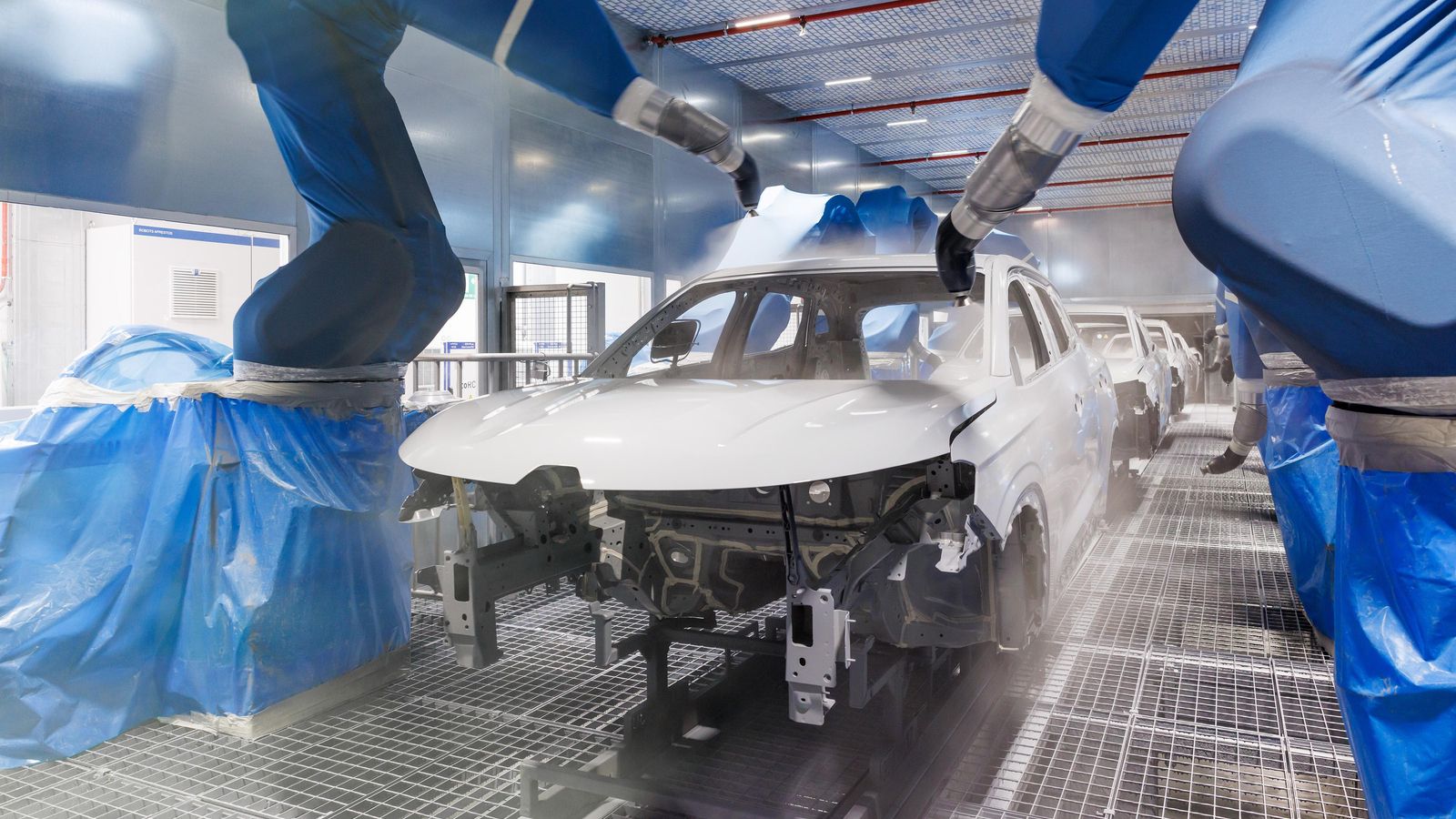 Entre los talleres más afectados por los cambios para adaptarse a la producción del Austral está el de pintura, que ahora puede ofrecer nuevos acabados.