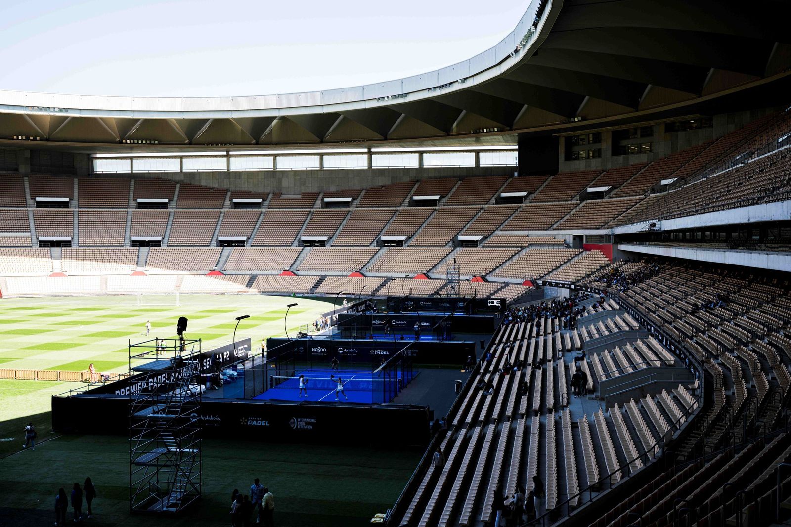 Así es la adaptación del Estadio de la Cartuja para el Premier Padel Andalucía Sevilla P2