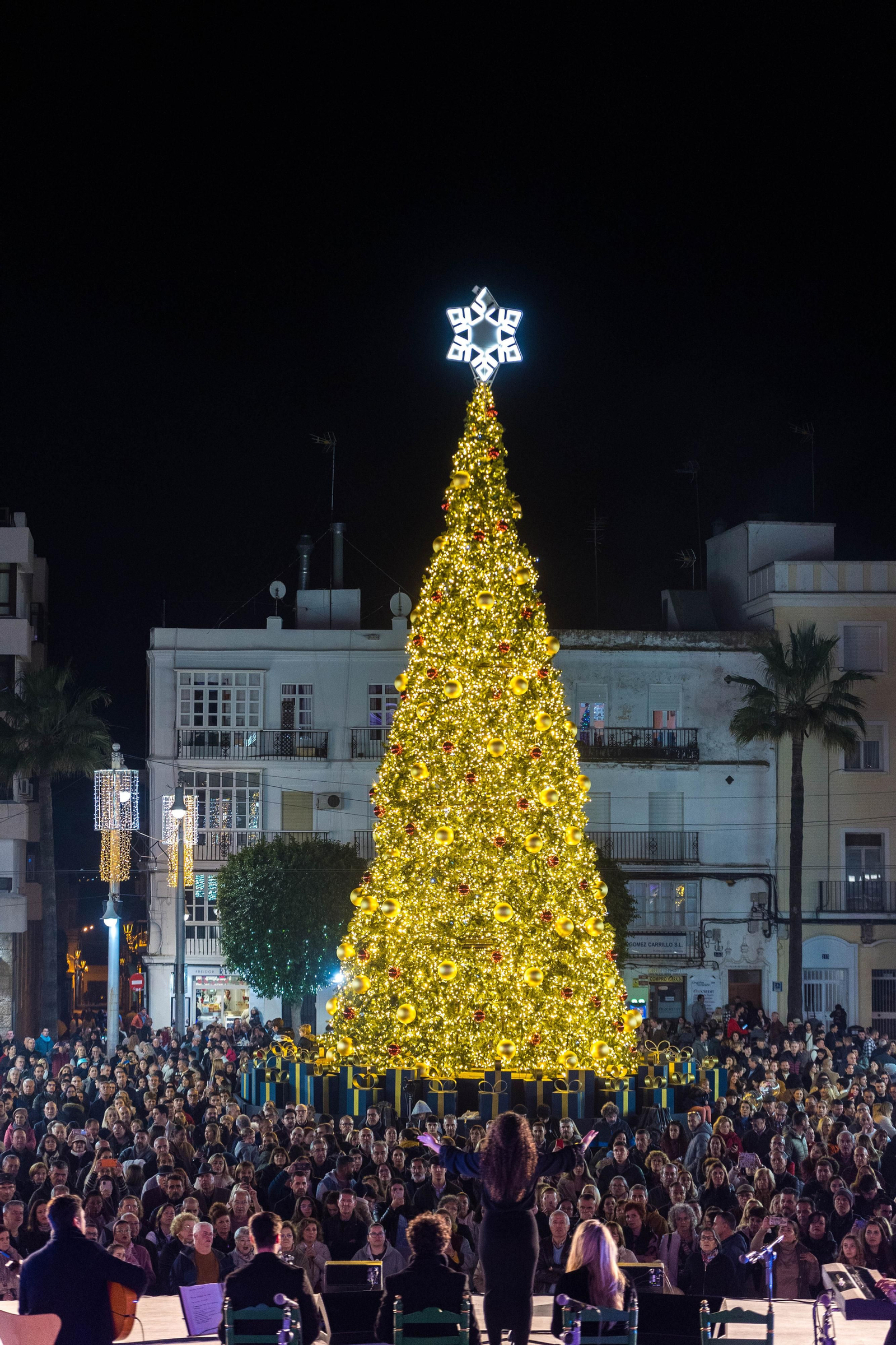 Doble sesión de zambombas navideñas en la plaza del Rey de San Fernando