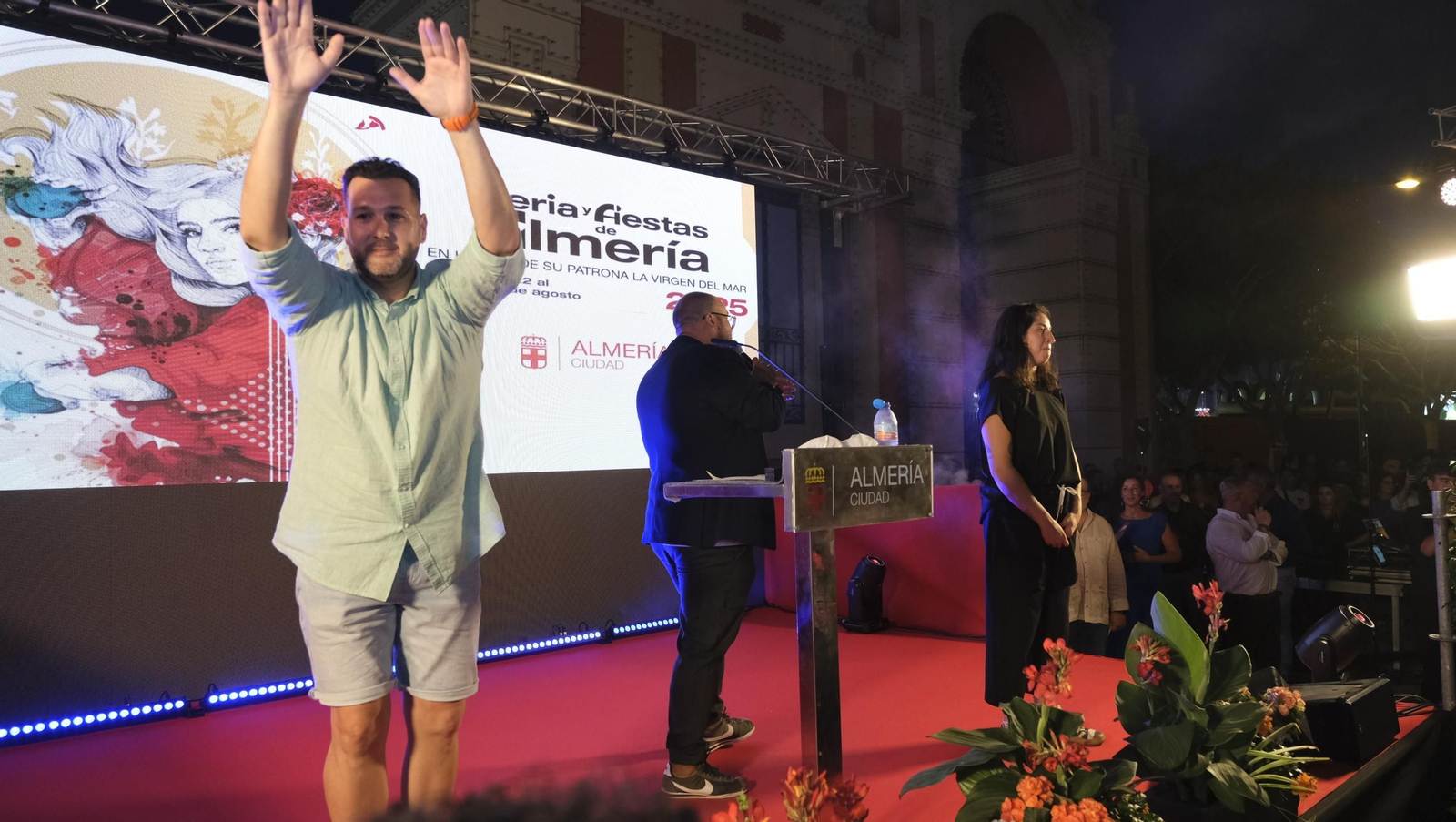 El pregón de la Feria de Almería 2025 y el encendido de la portada, en imágenes