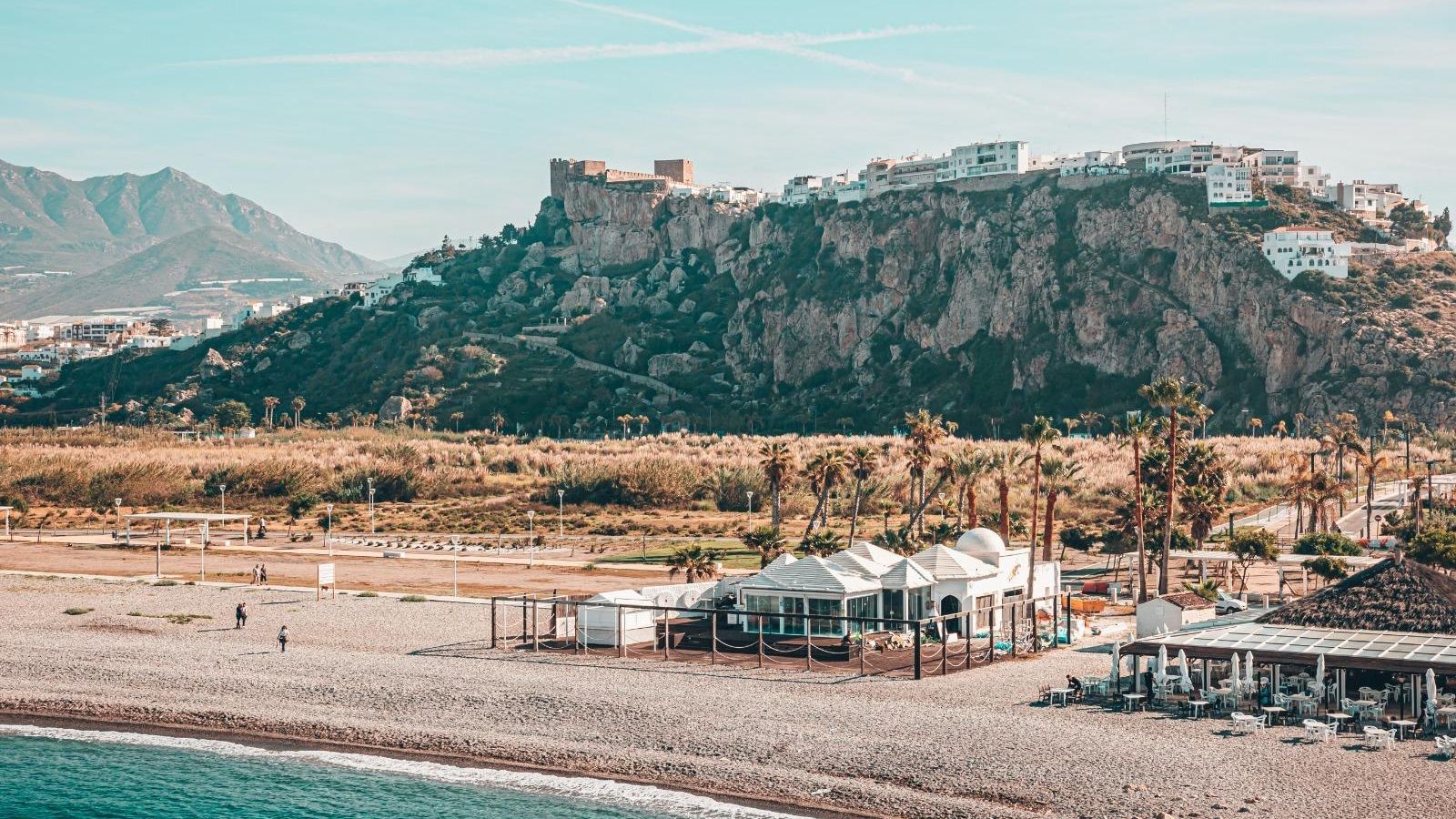 Vista de Mare Mía, situado en la playa que va desde el Peñón a La Guardia.