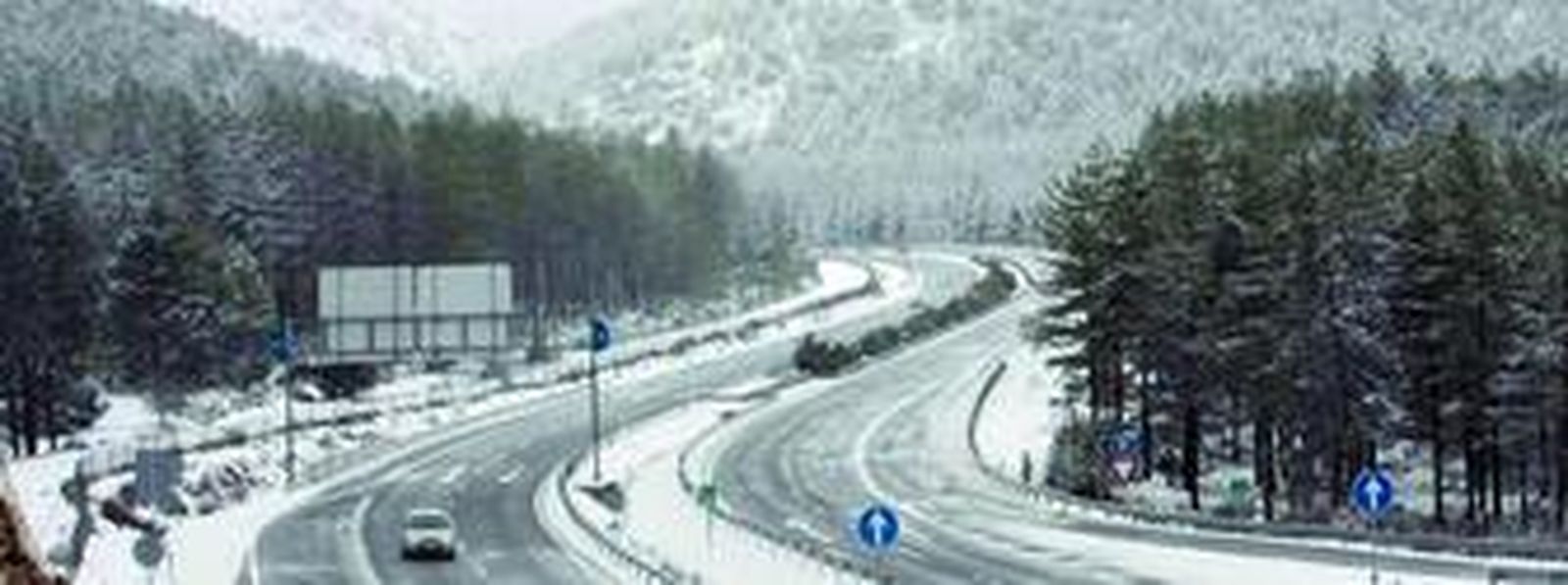 El Puerto de la Mora estuvo cerrado temporalmente al tráfico, aunque a las 13:30 horas se restableció la circulación.