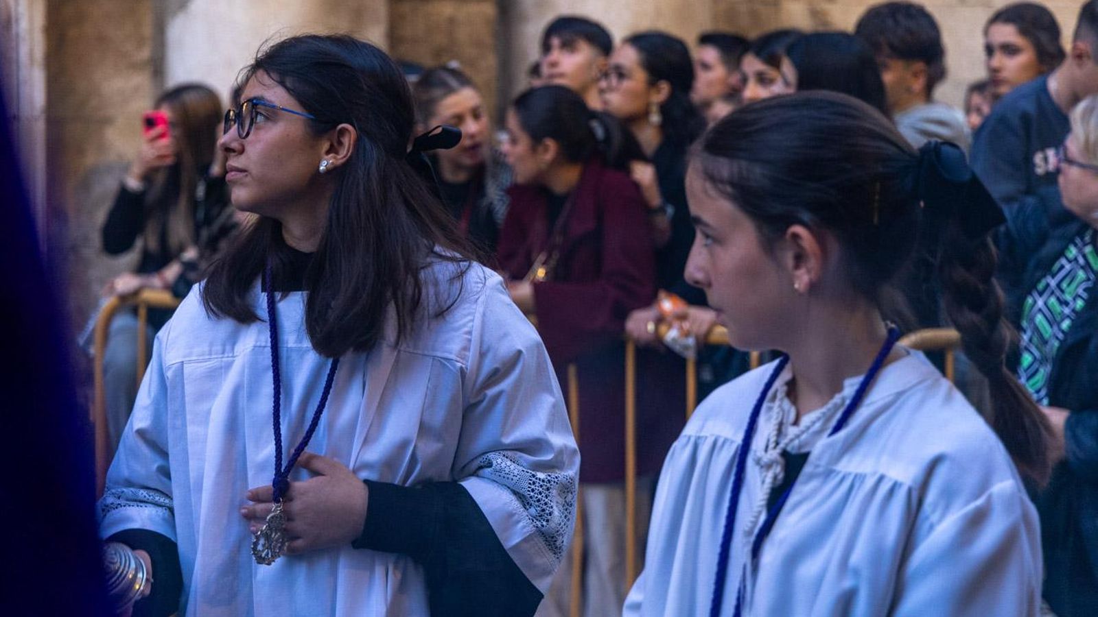 Luto y duelo en la noche del Viernes Santo, en imágenes