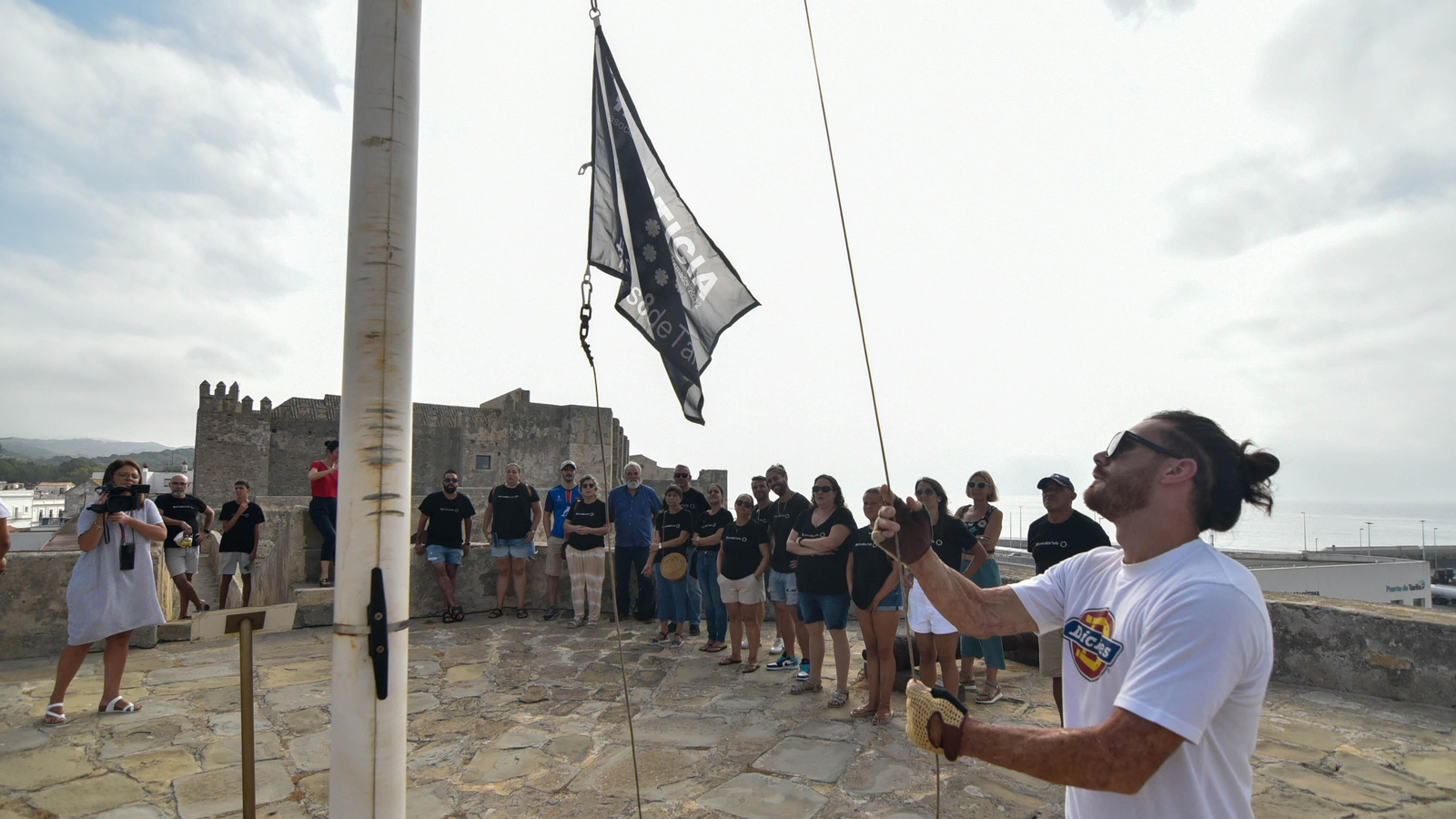 Homenaje a las victimas de la tragedia de 100% Fun Tarifa