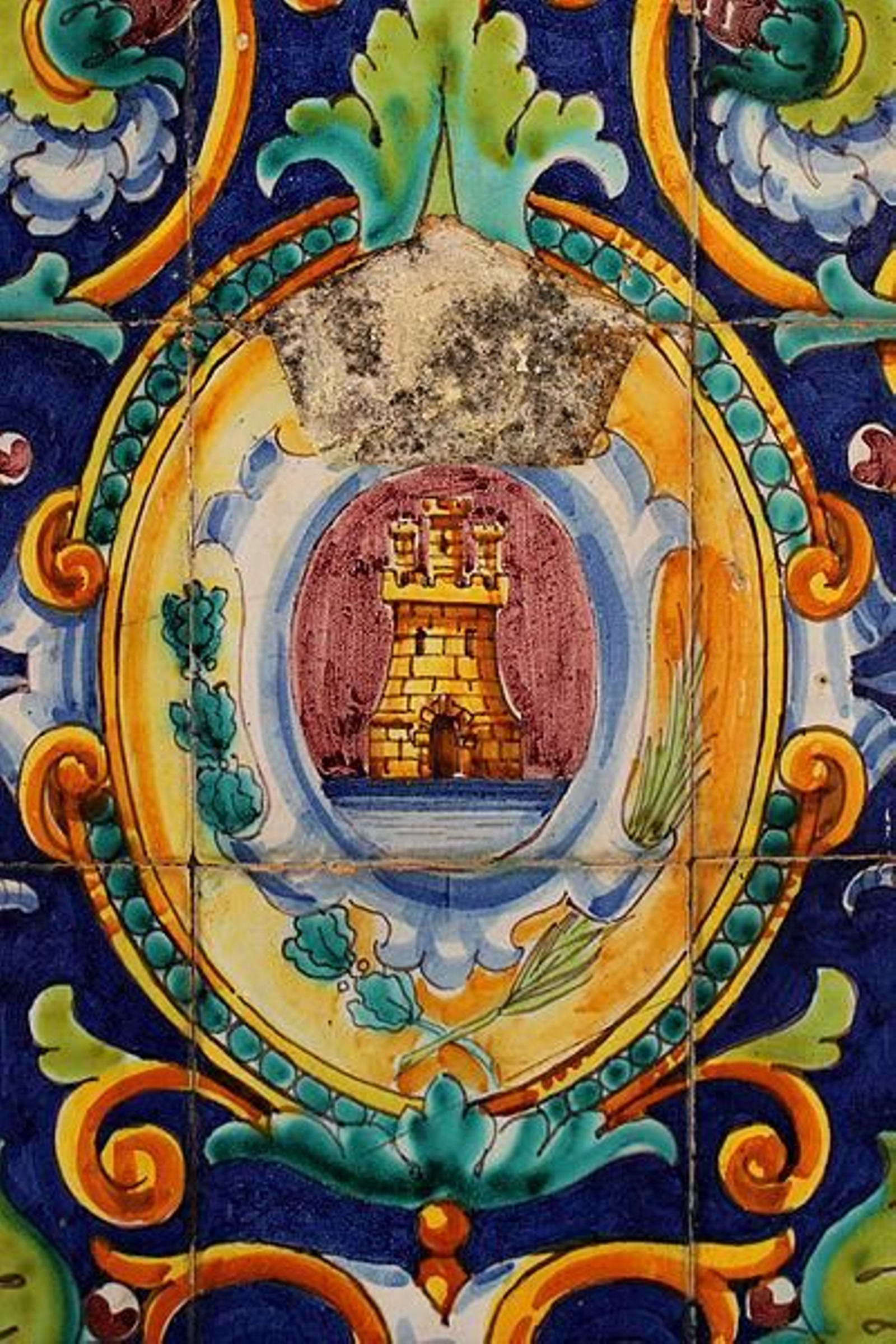 Detalle de una trasera de un banco de la Plaza Alta.