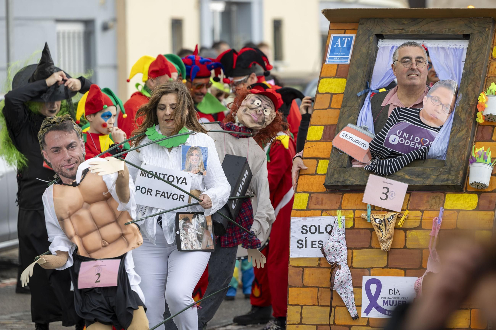 Las imágenes de la Cabalgata del Humor del Carnaval de Cádiz 2025