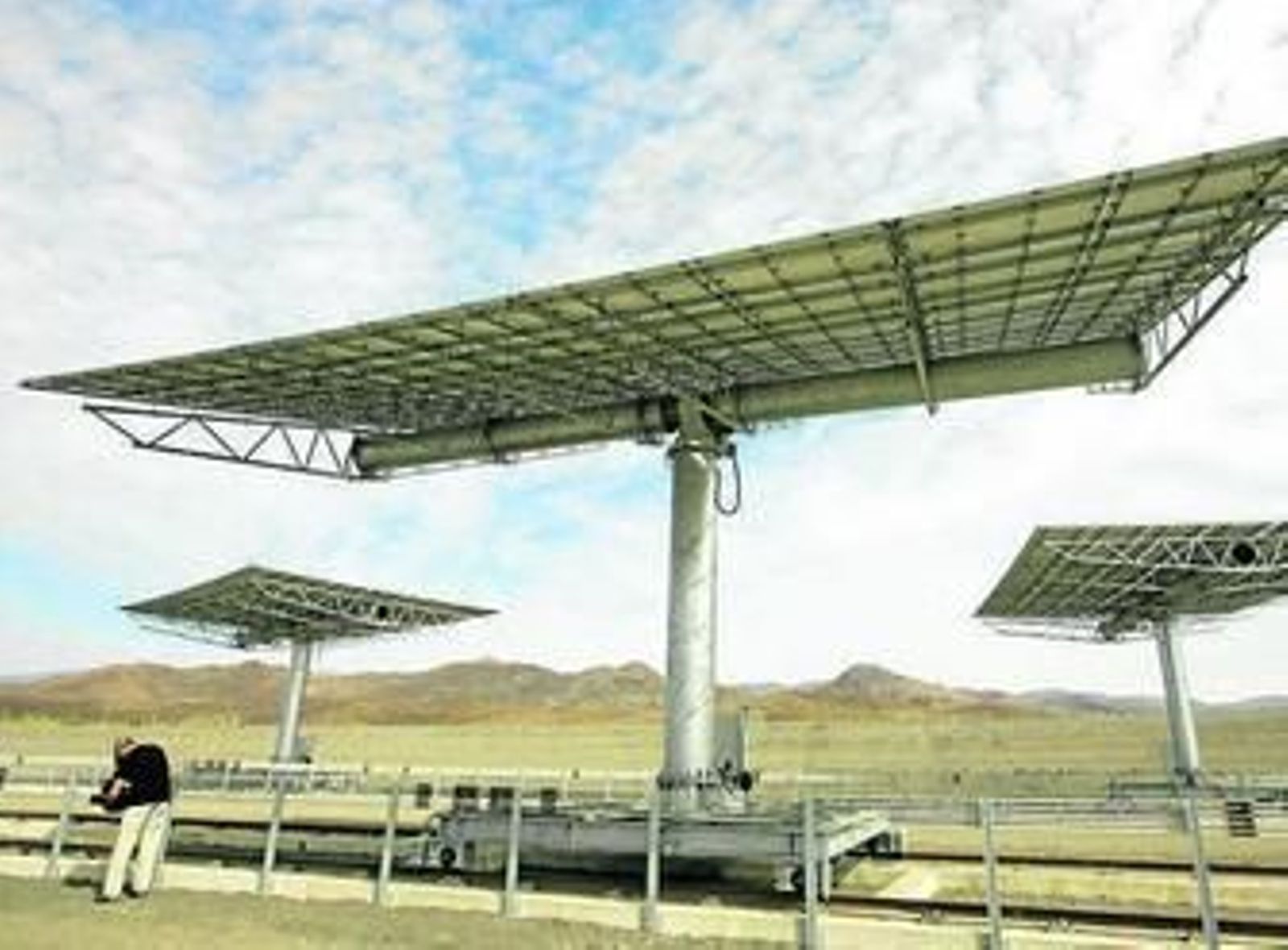 'Heliomóviles' que se mueven de forma automatizada, pertenecientes al CTAER.