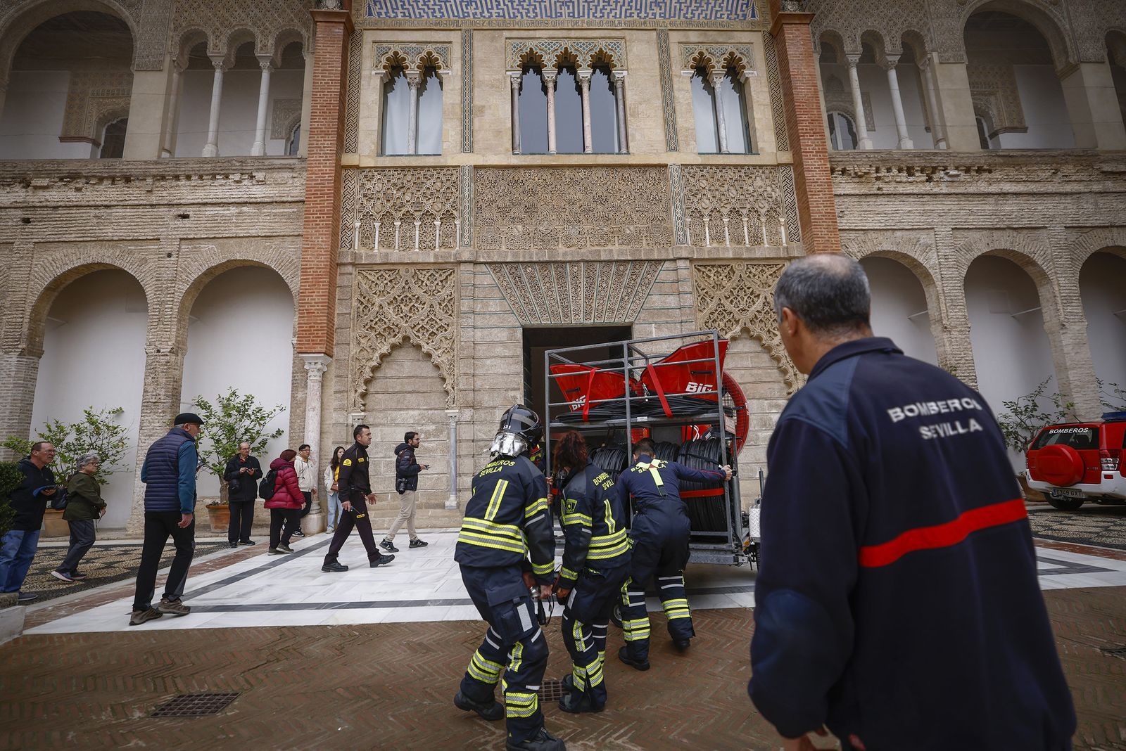 Las imágenes del simulacro de incendio en el Alcázar de Sevilla