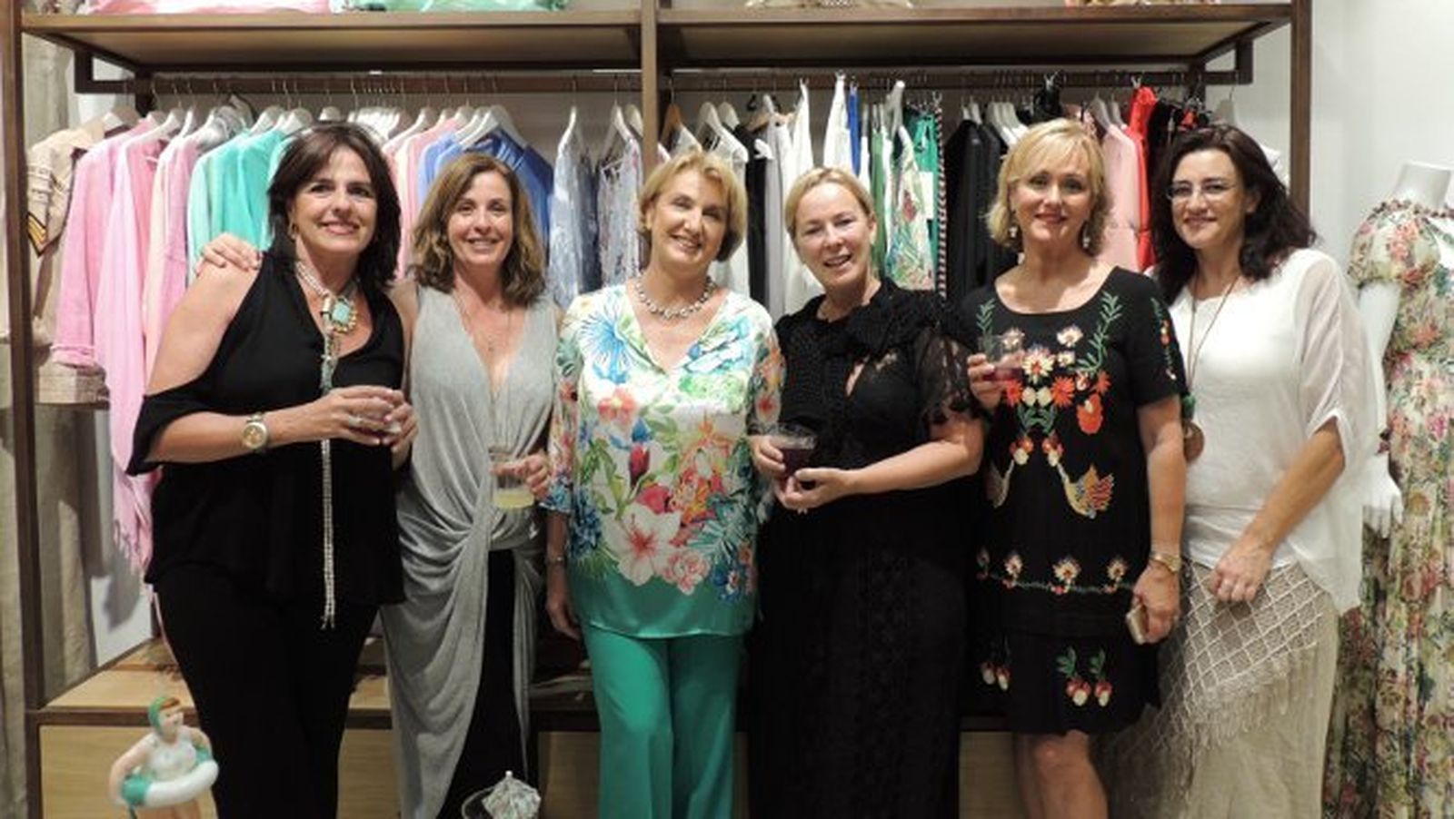 María de los Ángeles Ginel, Eva Pedregal, Eugenia Lacave, Isabel Solano, Mariquina y Sofía Sicre, coincidieron en el día de la apertura.