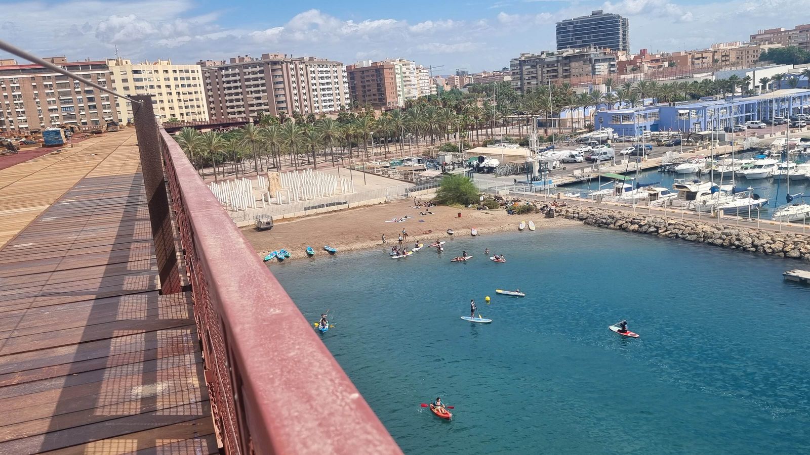 Las Almadrabillas y los pantalanes del Club de Mar