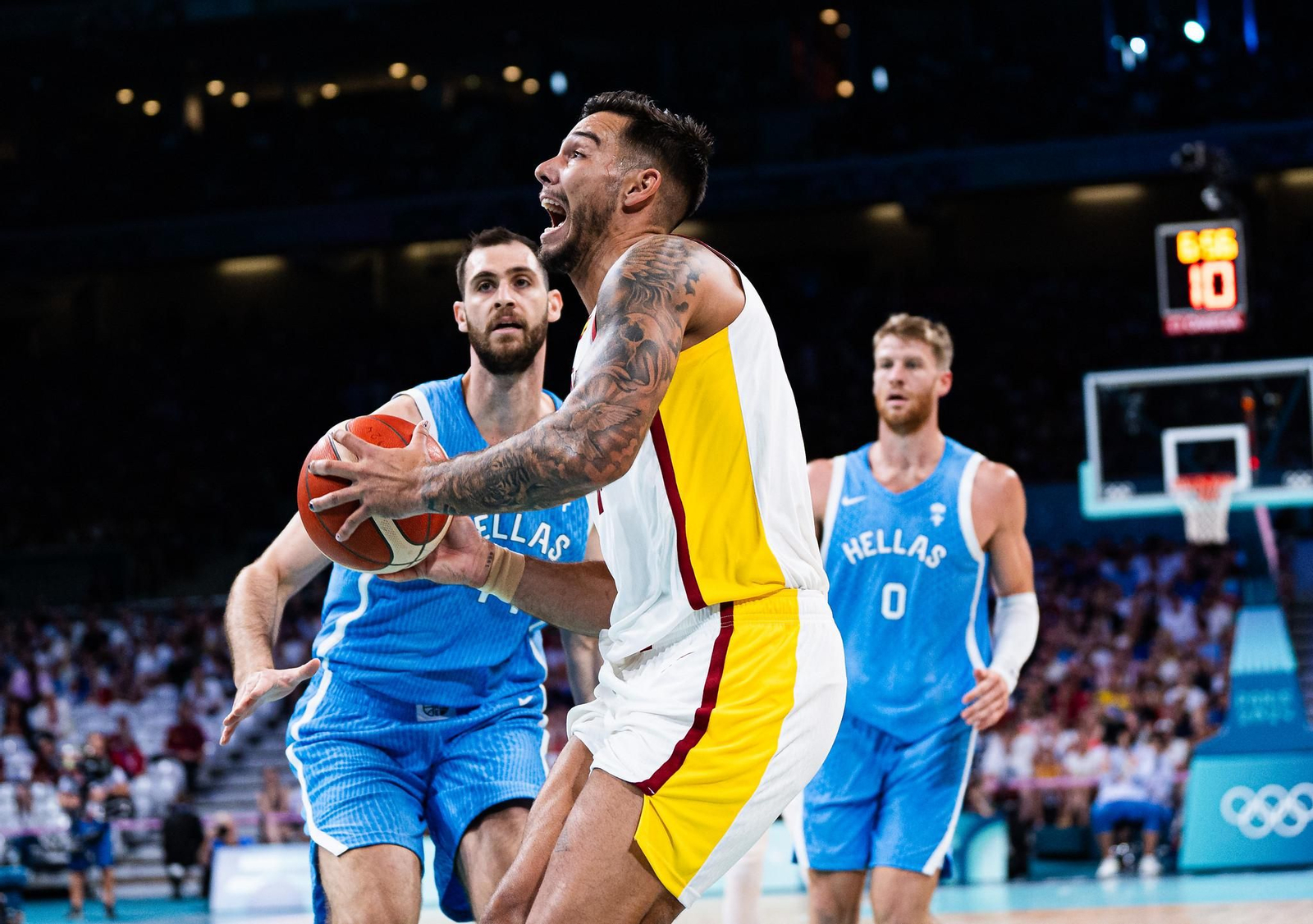 Alberto Díaz hace trabajo sucio y España se agarra a París tras ganar a Grecia (84-77)