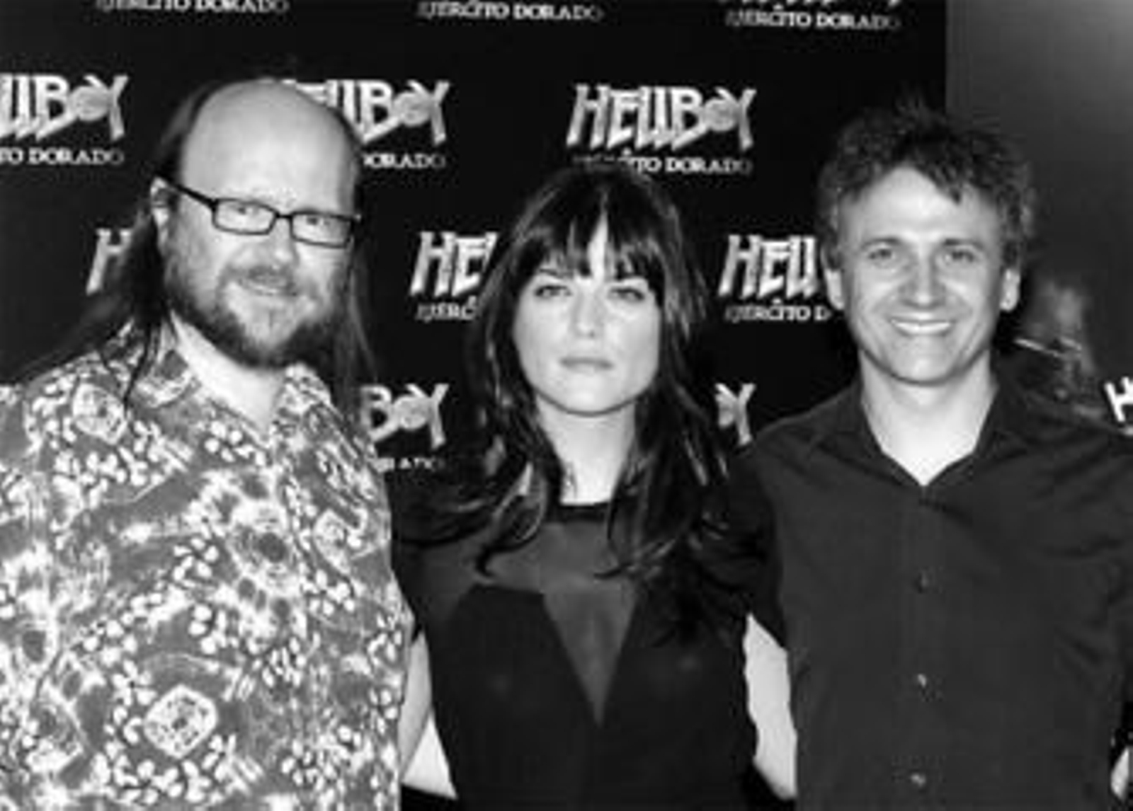 Selma Blair, con Santiago Segura y José Mota, que participan en el doblaje de 'Hellboy 2'.