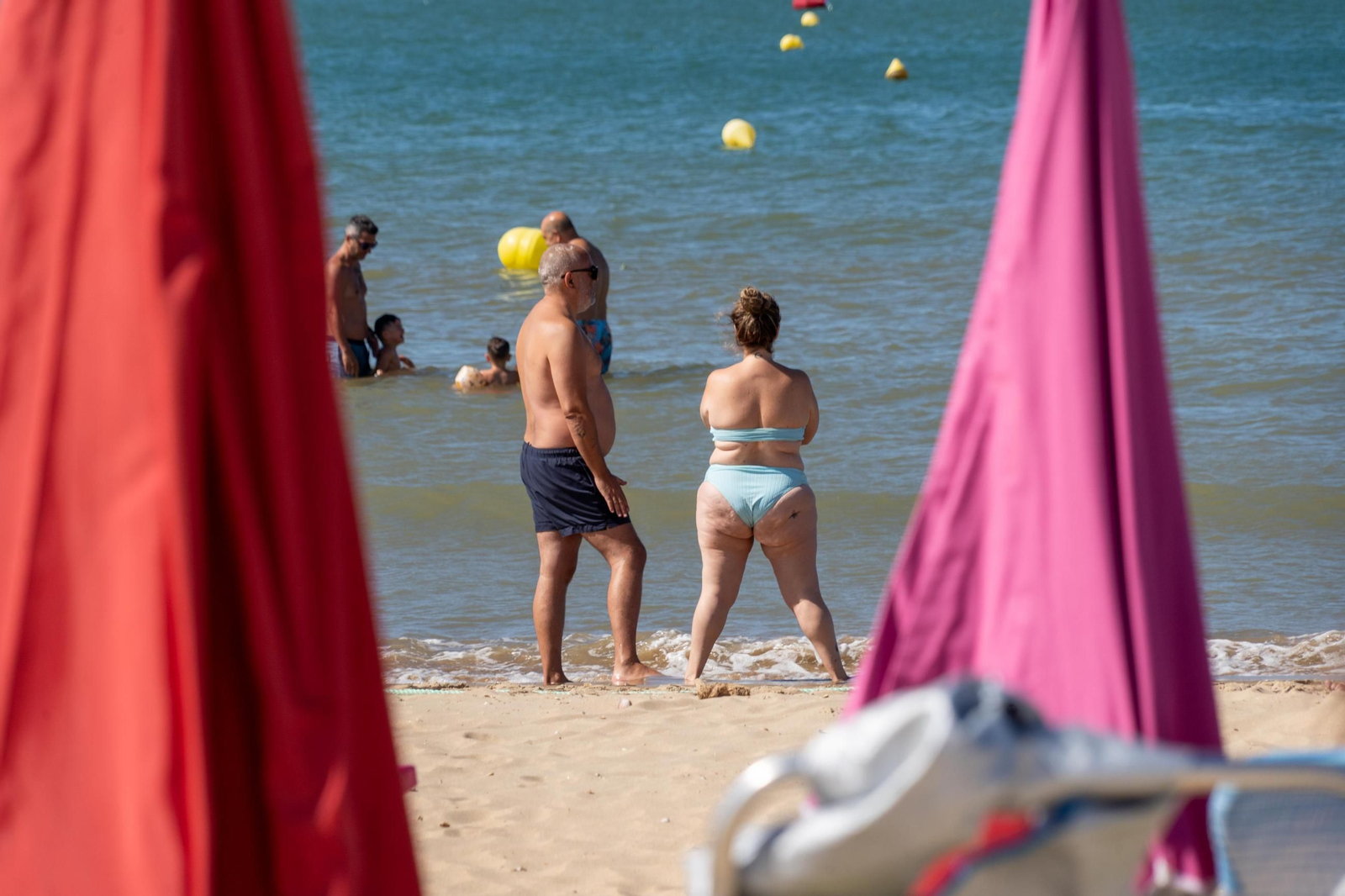 La Playa de la Bota este domingo, soleada, viva&nbsp;y&nbsp;con&nbsp;brisa