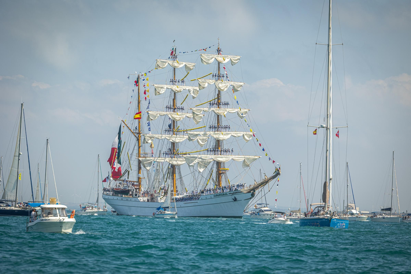Imágenes de la parada naval desde el mar