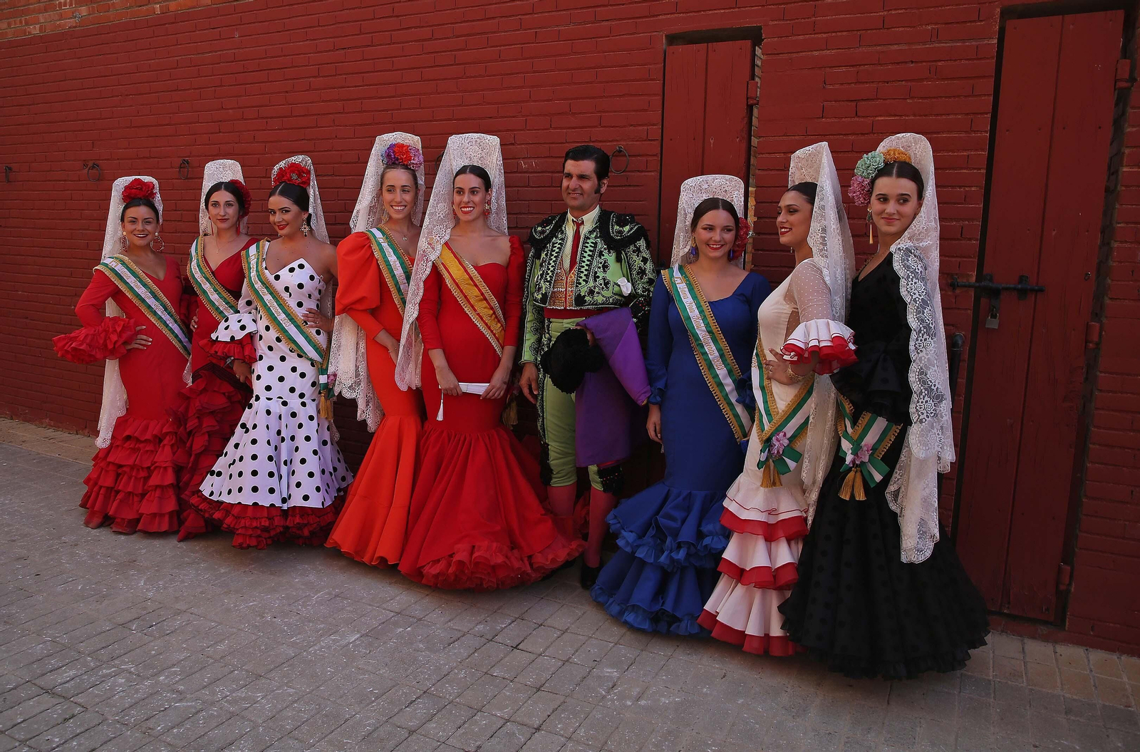 Fotos de la corrida del viernes de la Feria Taurina de Algeciras 2023: Morante de la Puebla, Emilio de Justo y David Galván