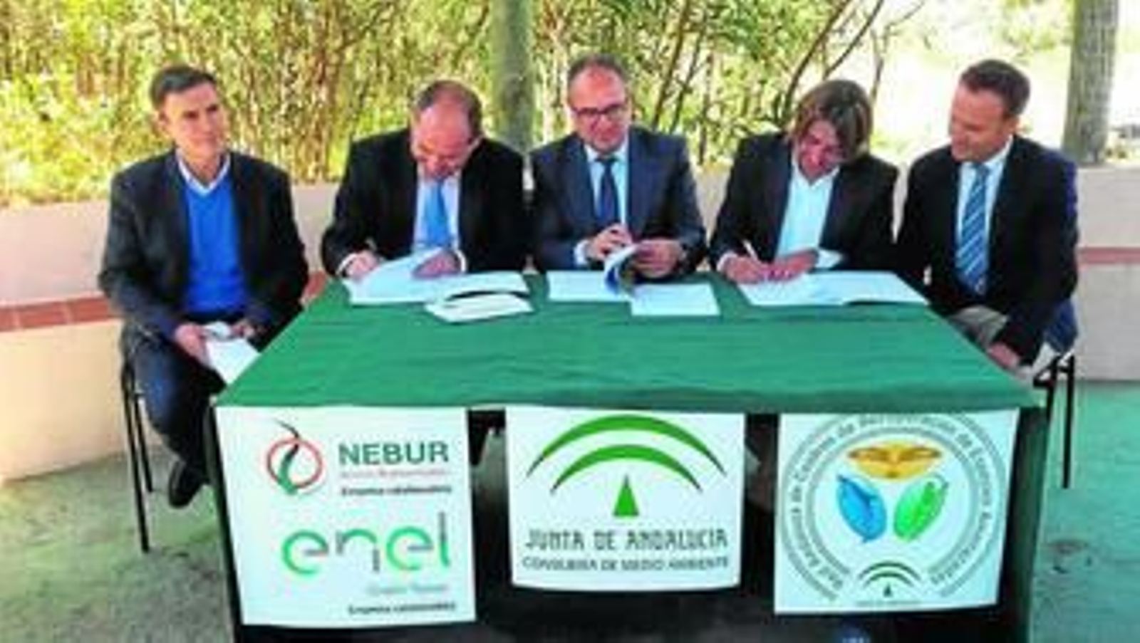 Imagen de la firma del convenio, ayer en el Puerto de Santa María.