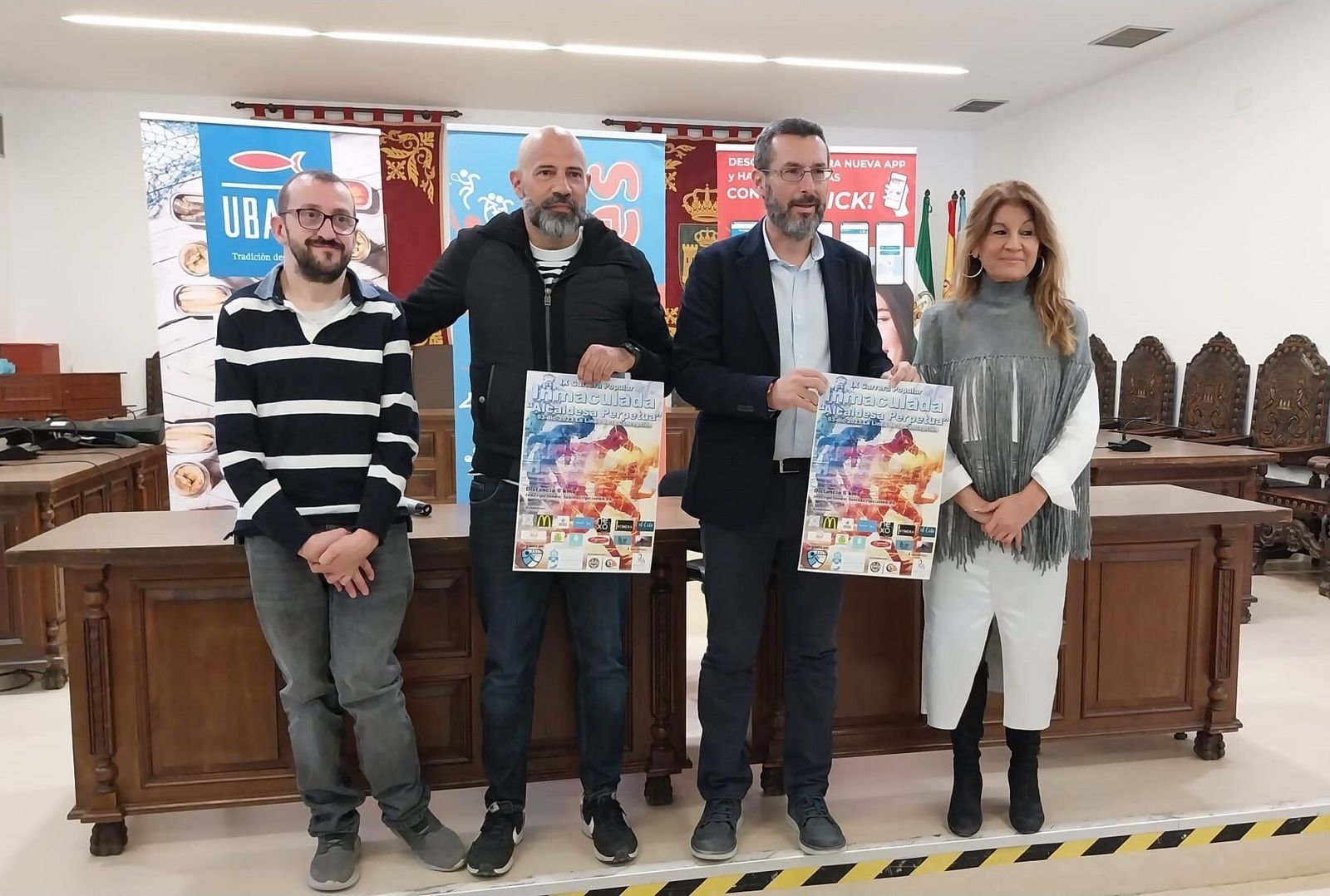 Los participantes en la presentación de la carrera, este jueves
