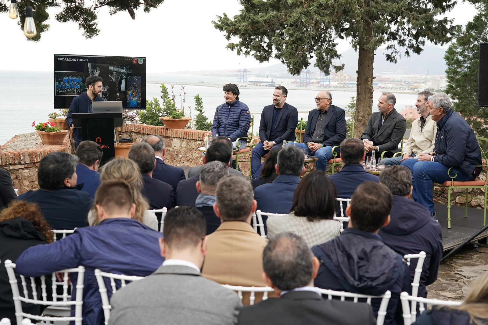 Berni Rodríguez y Carlos Cabezas, en una mesa redonda con historia