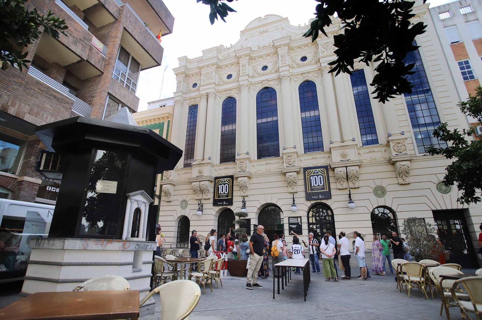 Imágenes de la visita guiada al Gran Teatro de Huelva por su 100 aniversario