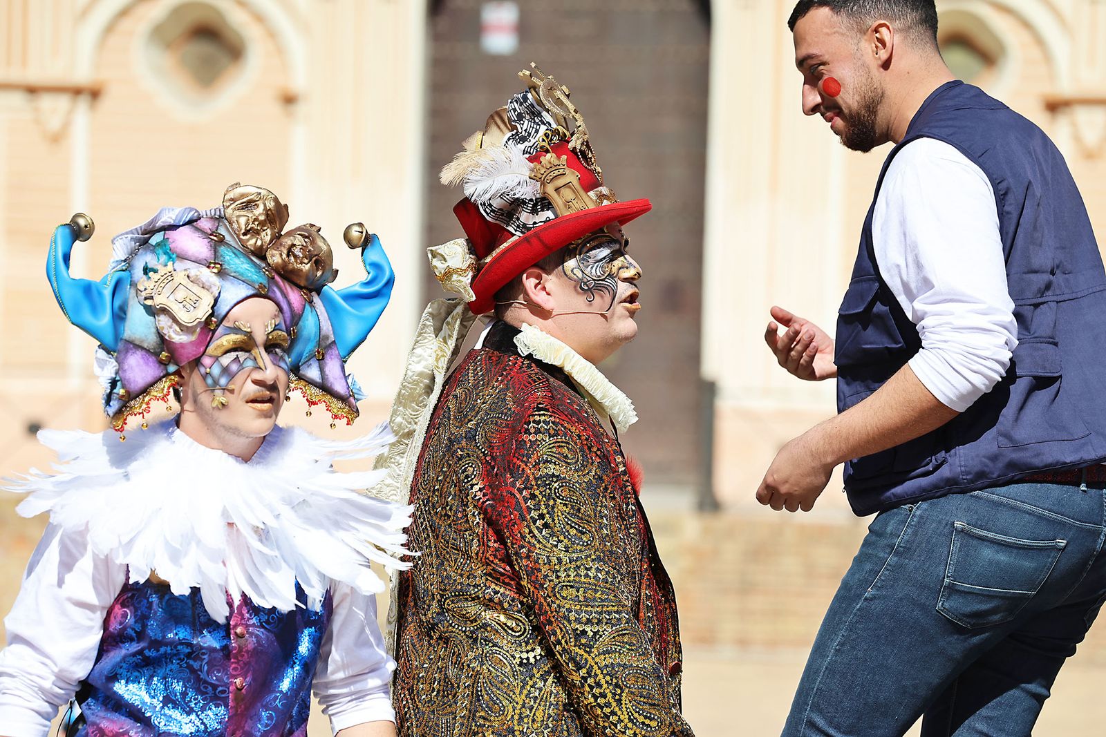 Imágenes del pregón del Caranaval Colombino 2025