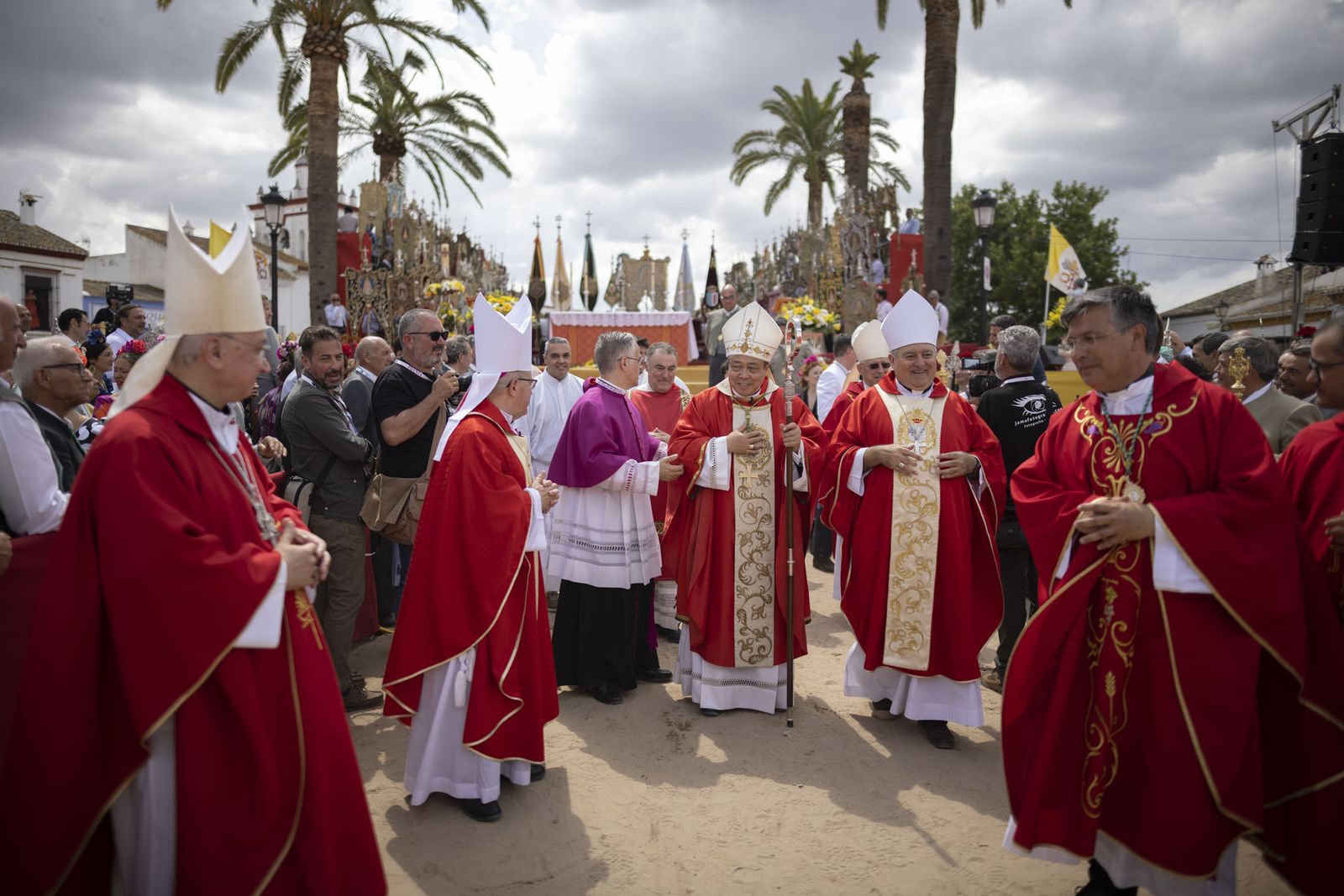 El Rocio 2023: Imágenes de la misa Pontifical del Domingo de Pentecostés