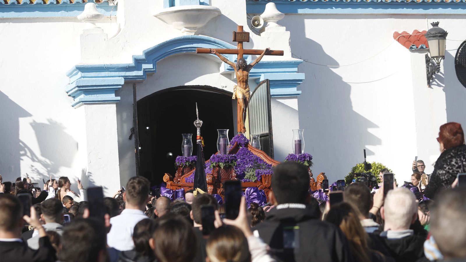 Fotos del Viernes Santo en La Línea: Cristo del Mar y Luz y Esperanza Nuestra, Soledad y Santo Entierro, Cristo del Amor y Misericordia y Amargura.