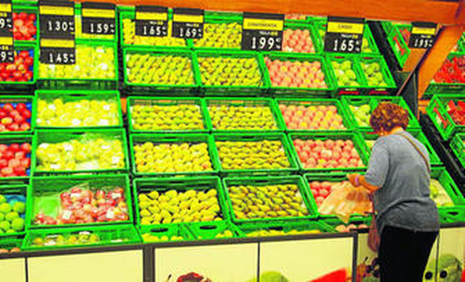 Las tiendas Mercadonan ofertan frutas y hortalizas frescas cada día, que se recepcionan a primera hora de la mañana.