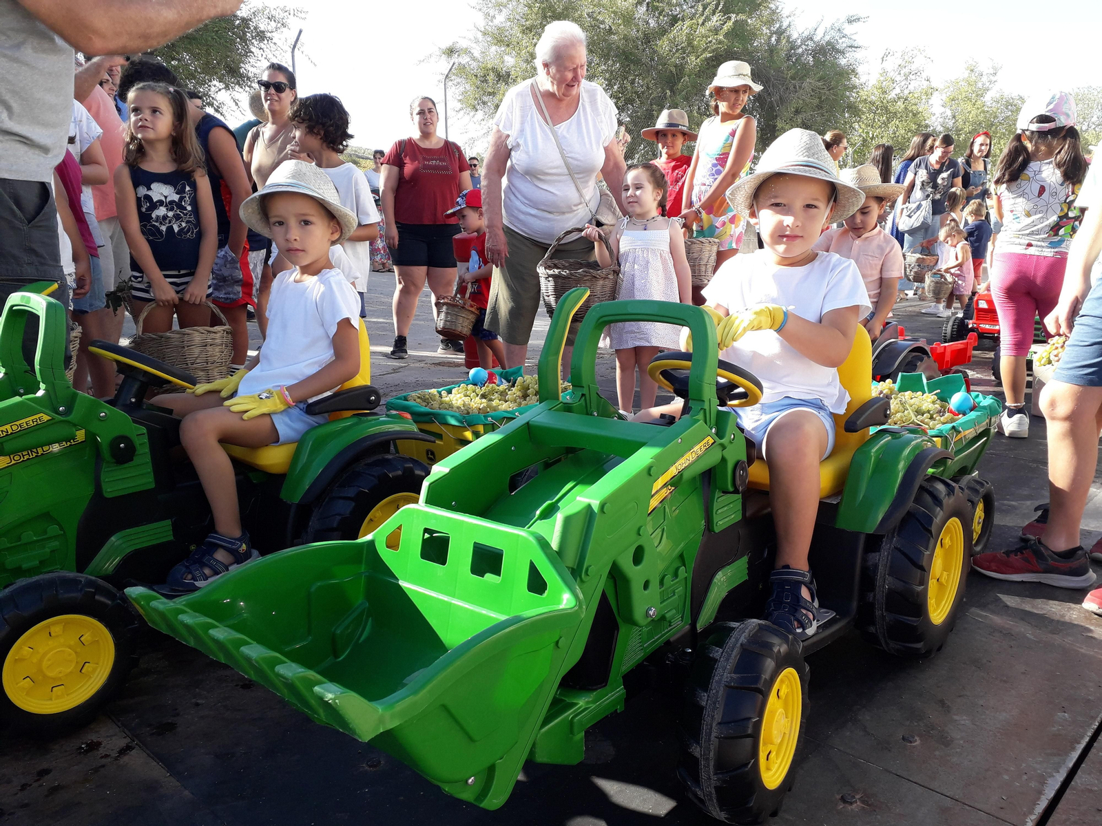 La primera vendimia infantil de Montilla, en imágenes