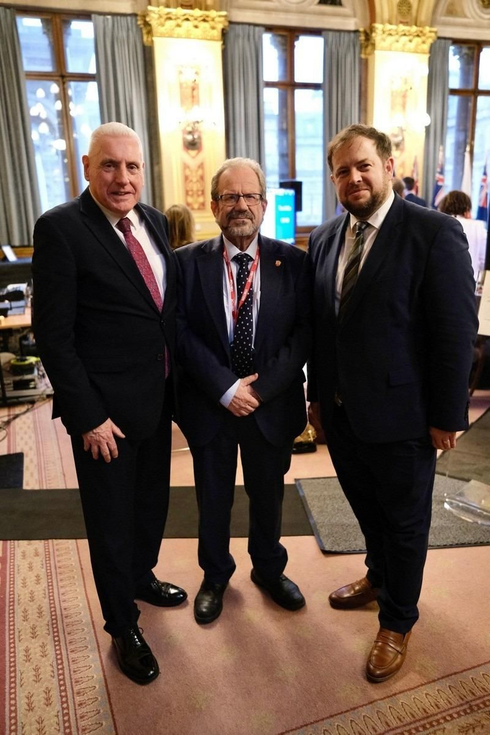 Lord Coaker (izq.), John Cortés y Stephen Doughty (dcha.) al término de la reunión del Consejo Ministerial Conjunto celebrada en la Oficina de Asuntos Exteriores, Commonwealth y Desarrollo en Londres.