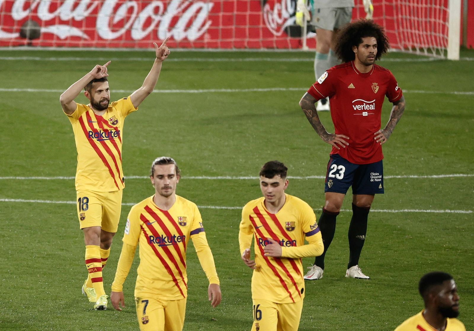 Jordi Alba celebra su tanto frente a Osasuna.