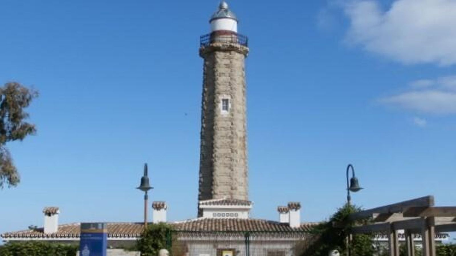 El faro de Punta Doncella tiene una altura de 20 metros.