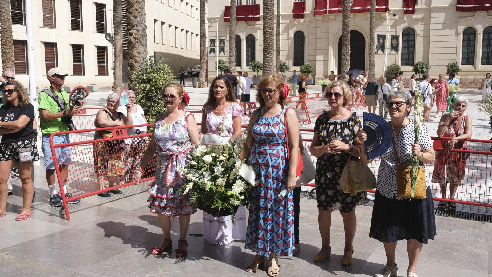 Ofrenda floral a la Virgen del Mar en la Feria de Almería 2024, en imágenes