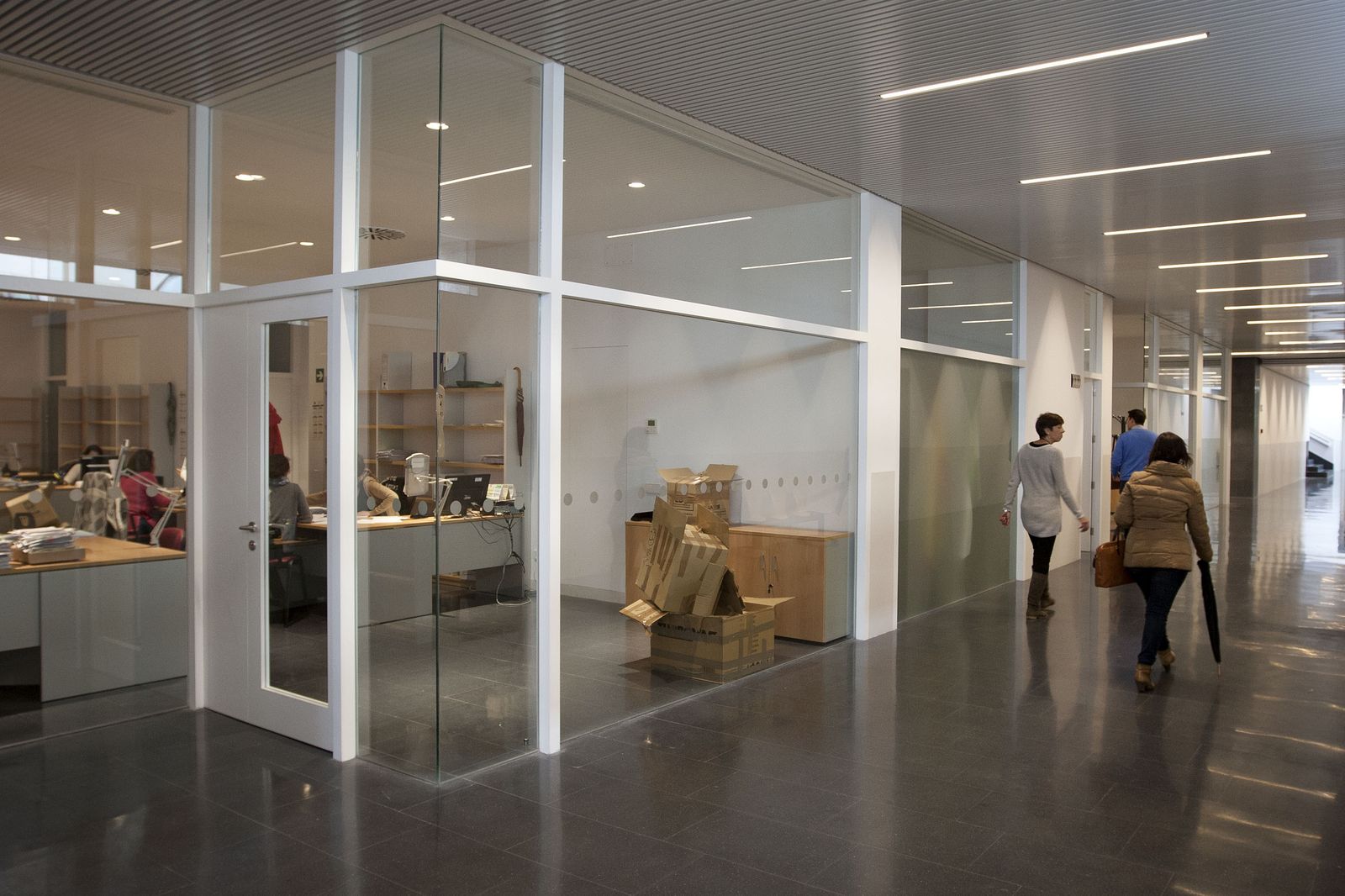 Interior de los Juzgados de San Fernando, en una imagen tomada recién inaugurada hace dos años la actual sede.