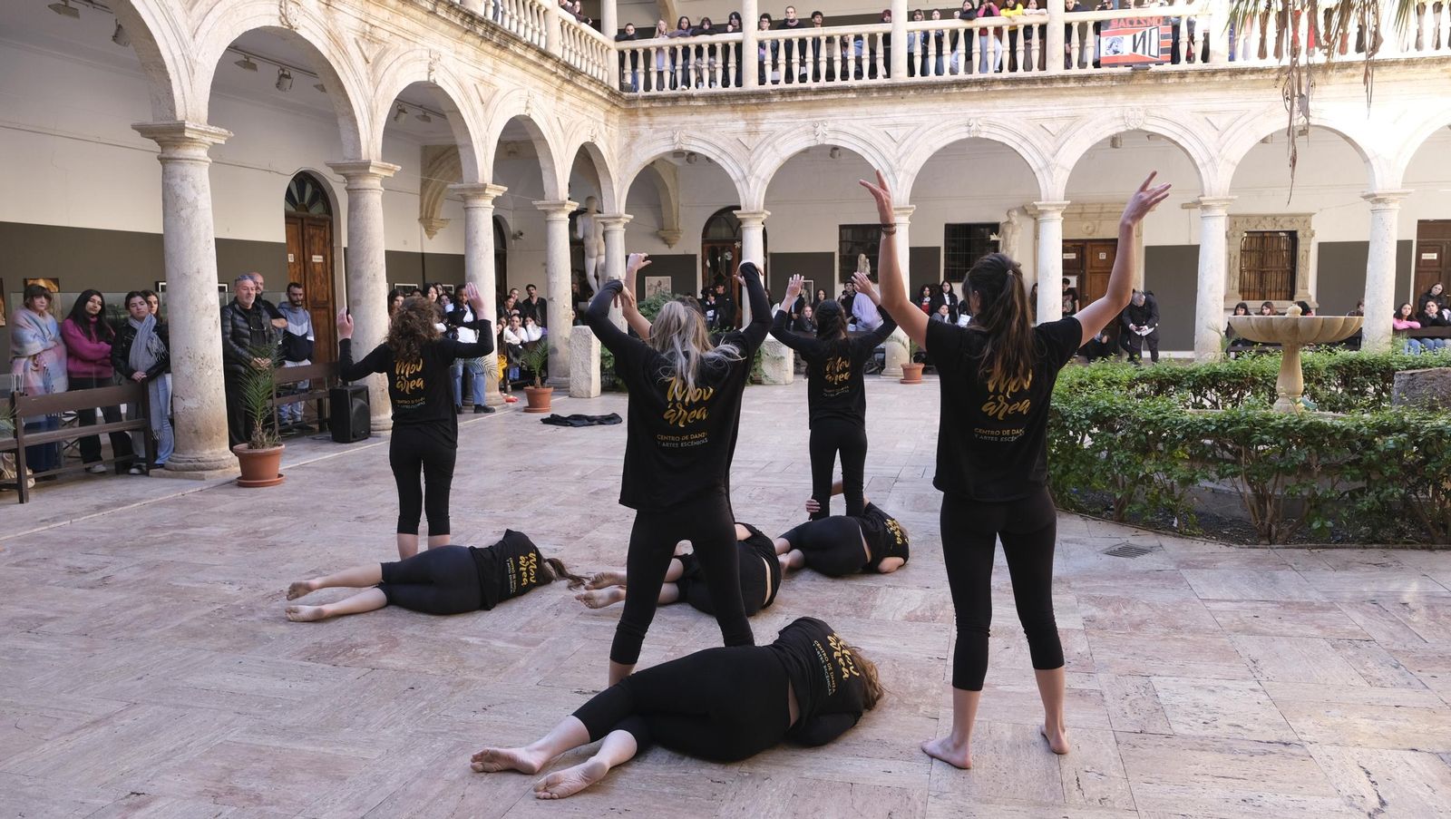 ¿Eres + machista o + racista?, exposición en la Escuela de Artes de Almería, en imágenes
