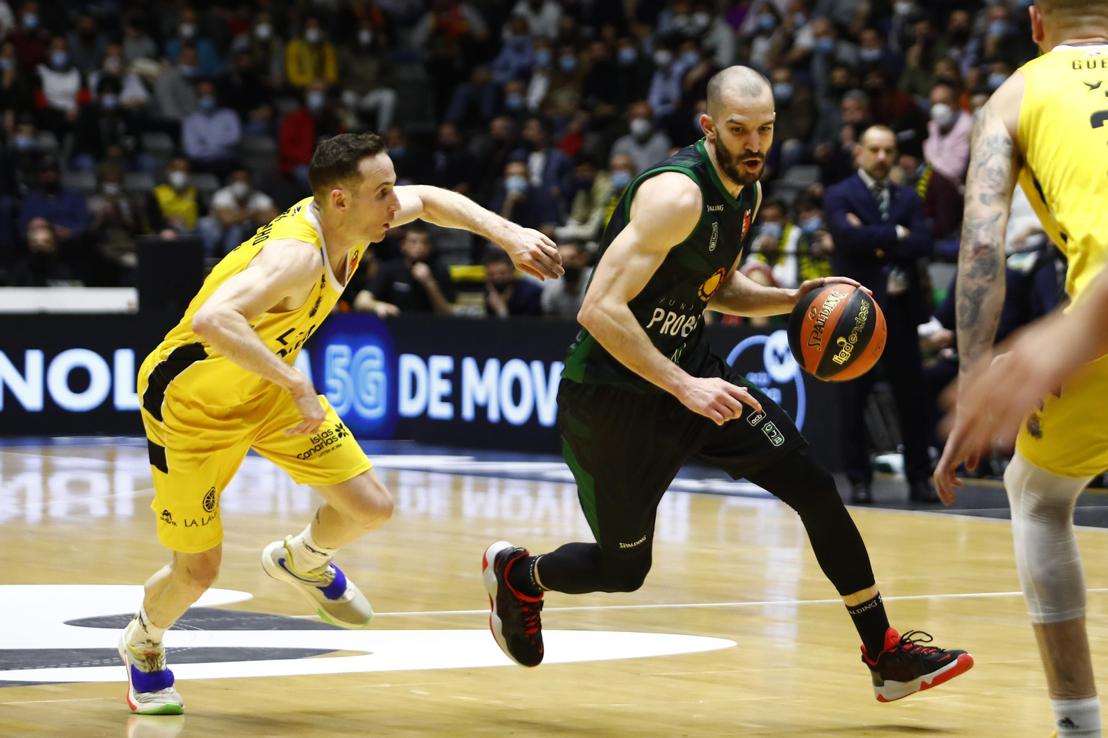 El triunfo de Tenerife sobre Joventut, en imágenes