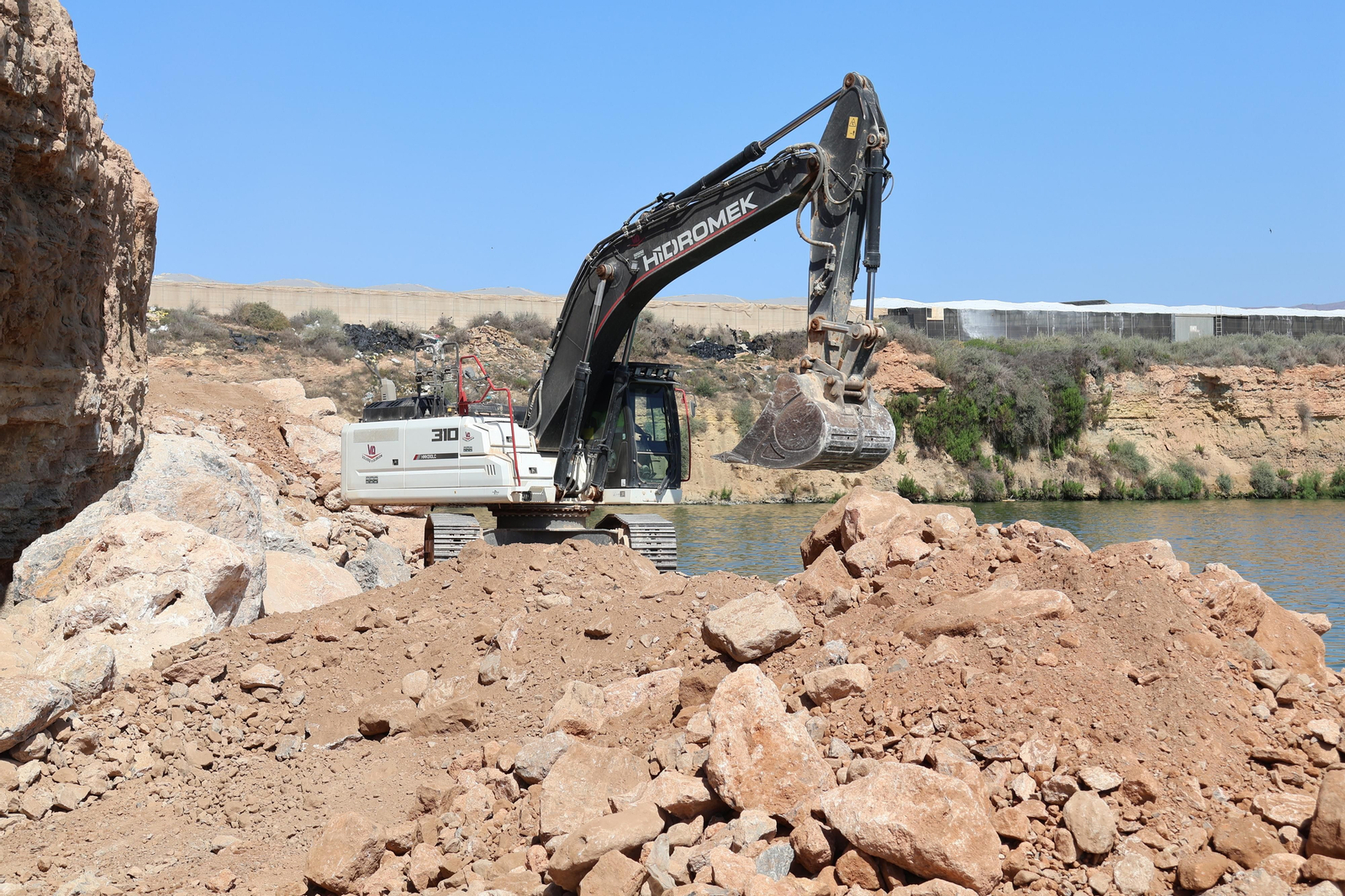 Imagen de las obras que se está ejecutando en el Camino de la Depuradora.