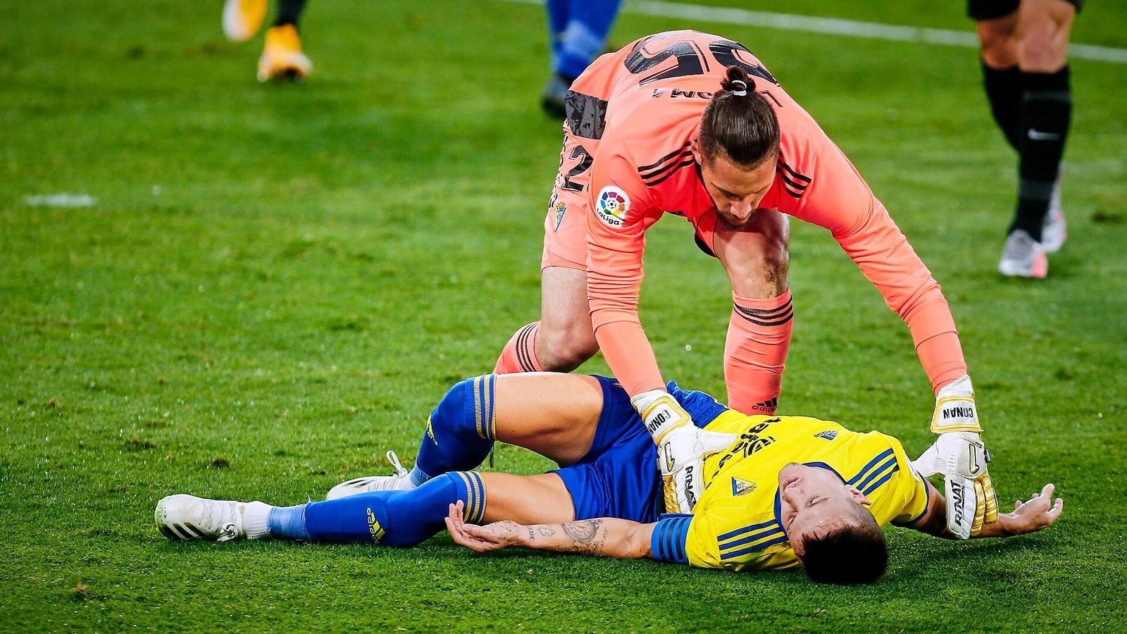 Partido de fútbol Cádiz CF - Granada Partido de fútbol Cádiz CF - Granada