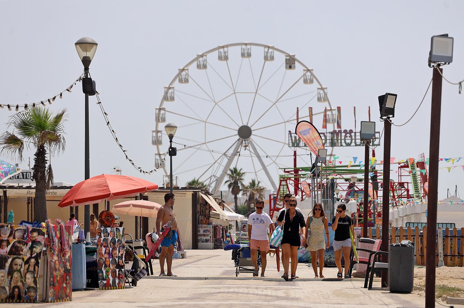 Imágenes del caluroso día en la playa de Matalascañas