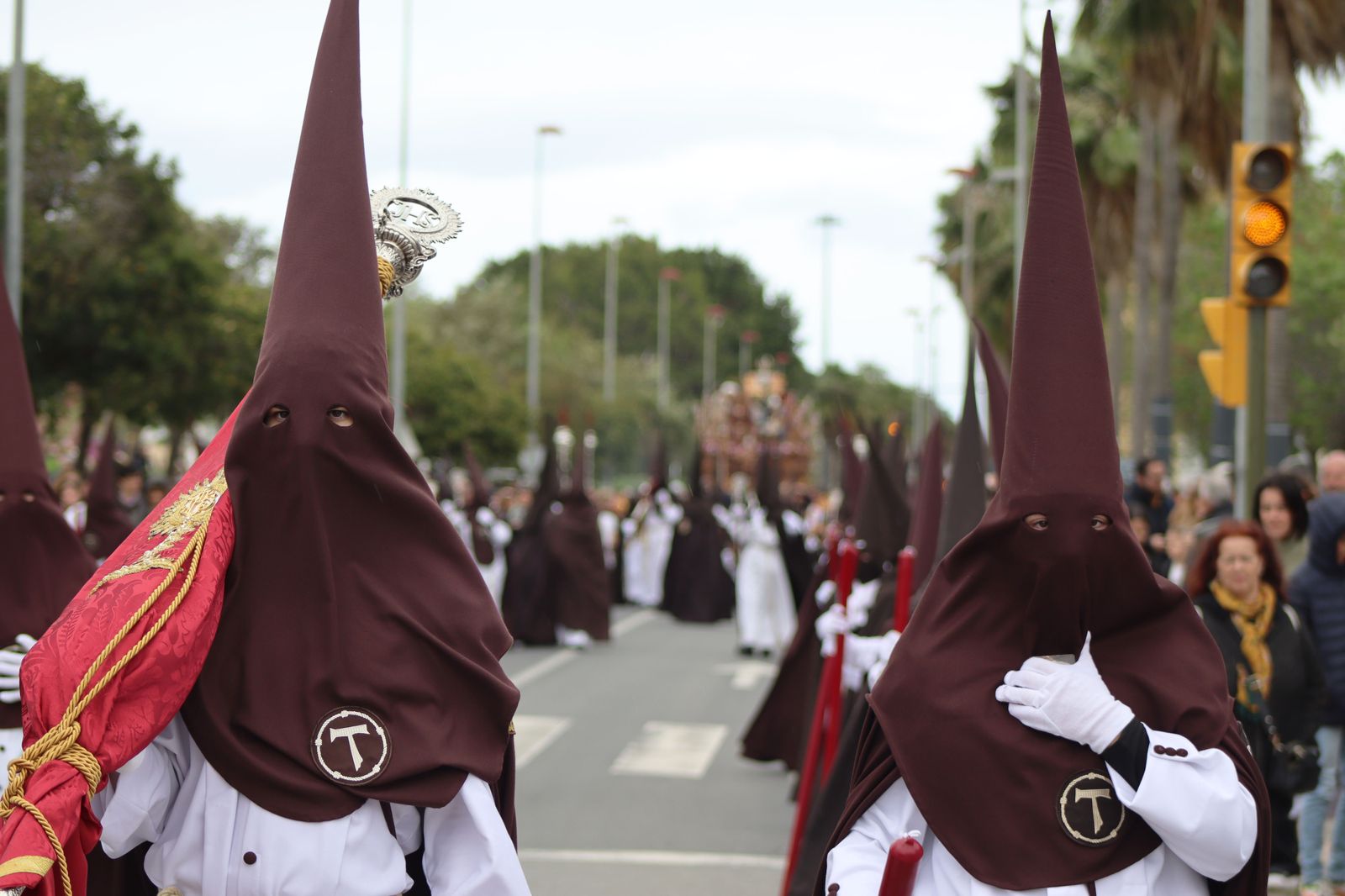 Las mejores imágenes del Martes Santo en Huelva: La Hermandad de La Sentencia