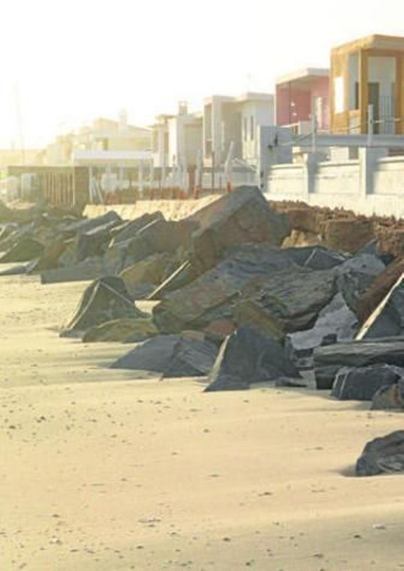 La primera línea de playa en La Antilla presentaba ayer este aspecto.