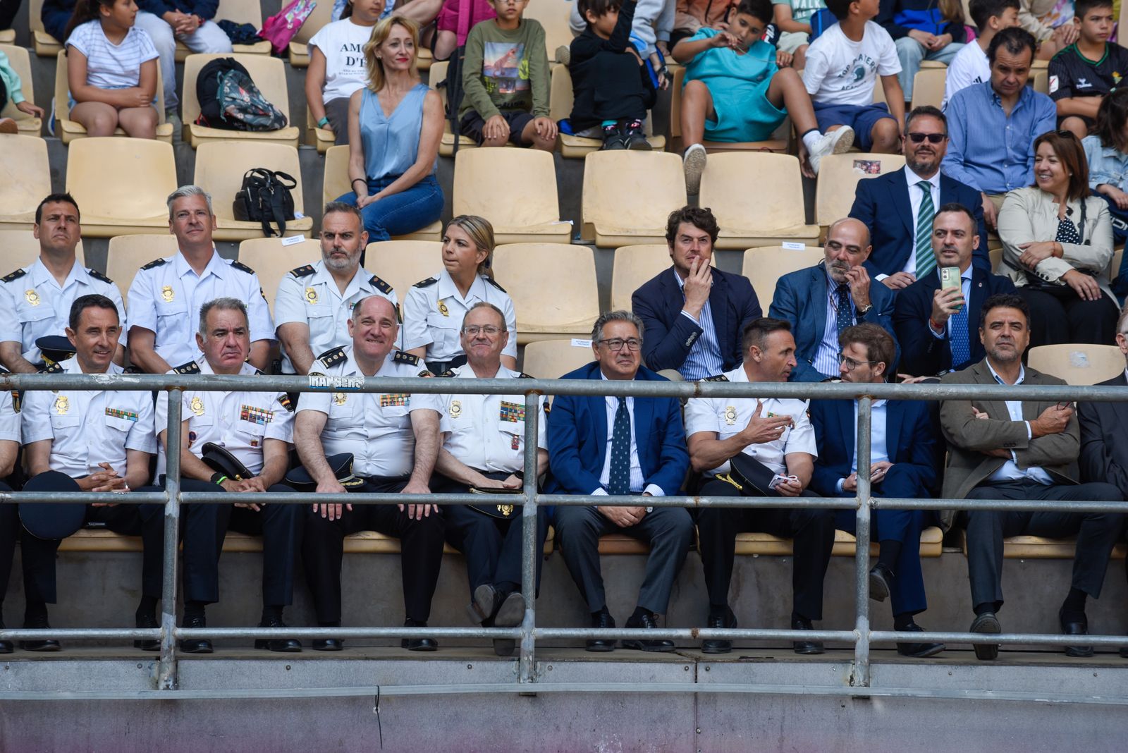 La exhibición policial con participación de la Unidad Aérea, Guías Caninos y Caballería, en imágenes