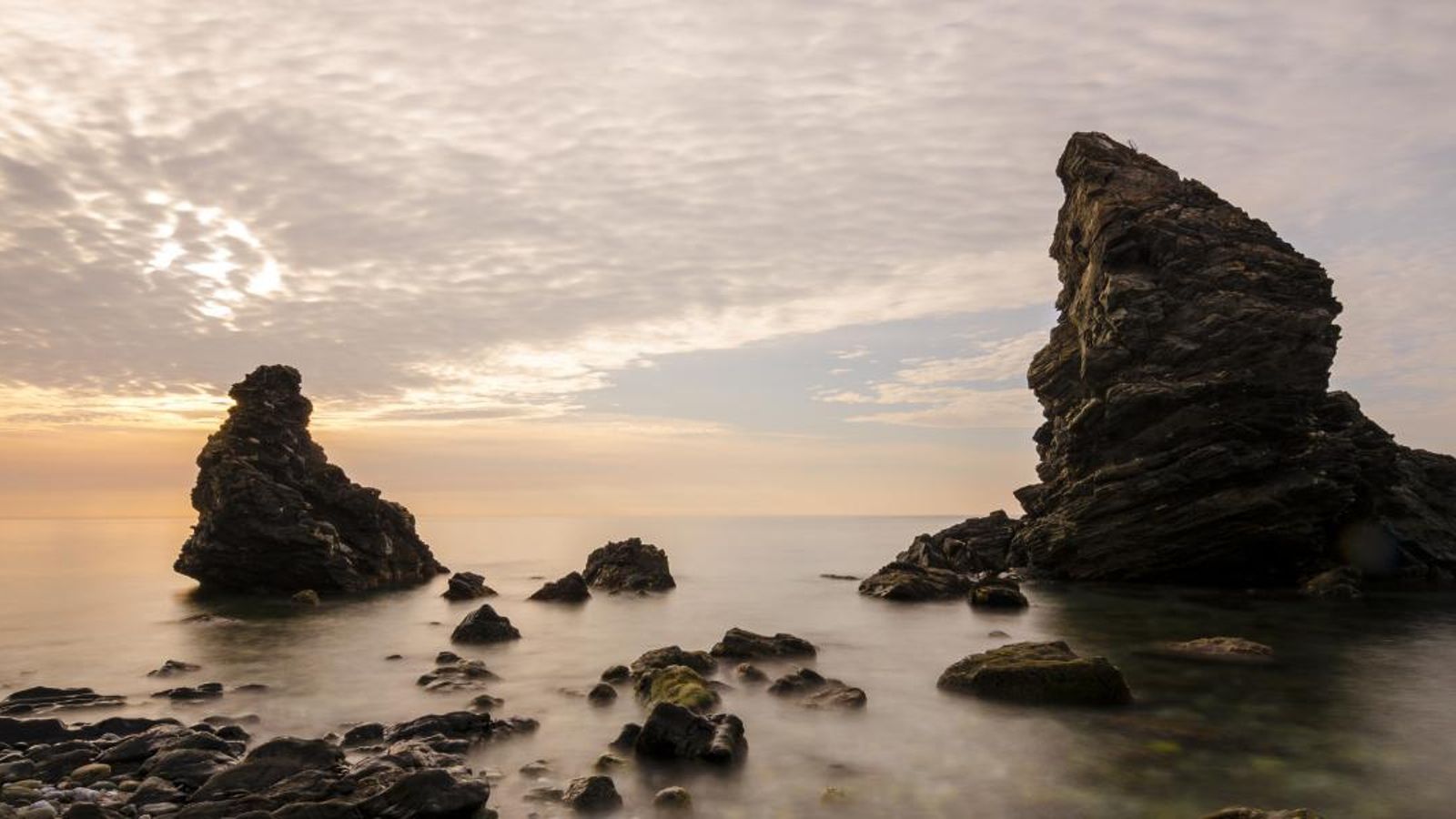Otra imagen de la playa de Las Alberquillas. Otra imagen de la playa de Las Alberquillas.