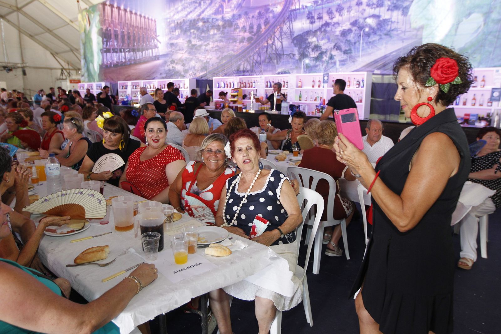 Fotogalería comida homenaje a los mayores. Feria de Almería 2019
