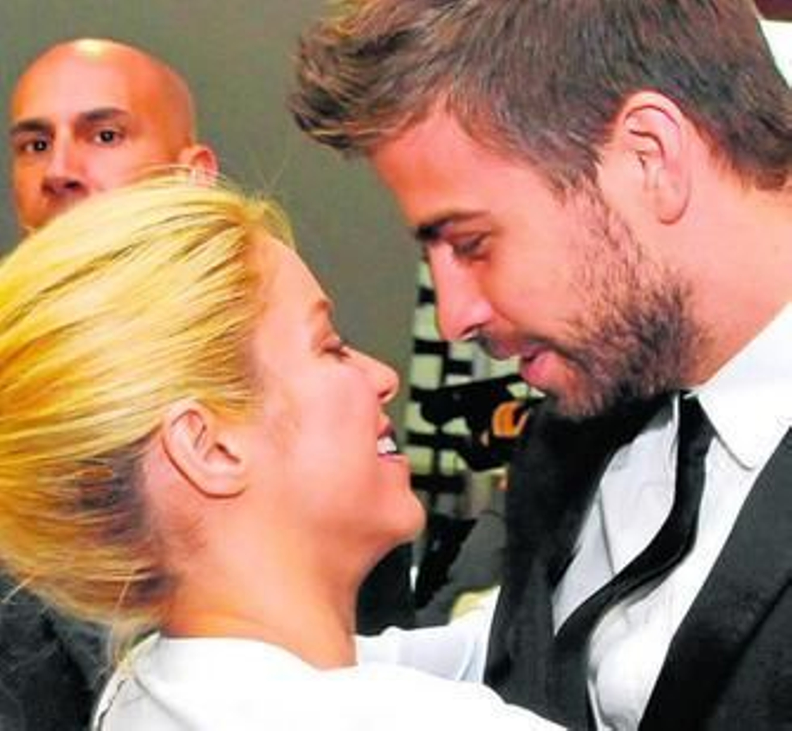 La pareja, que ni confirma ni desmiente el embarazo, agota sus vacaciones entre arrumacos y carantoñas.