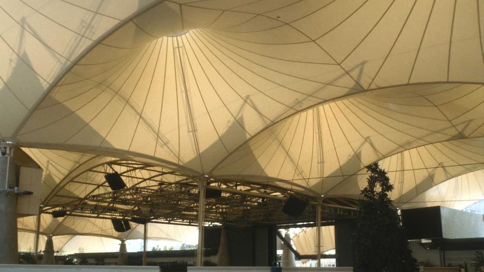 Muestra temporal 'Prada Poole: La arquitectura perecedera de las pompas de jabón'.