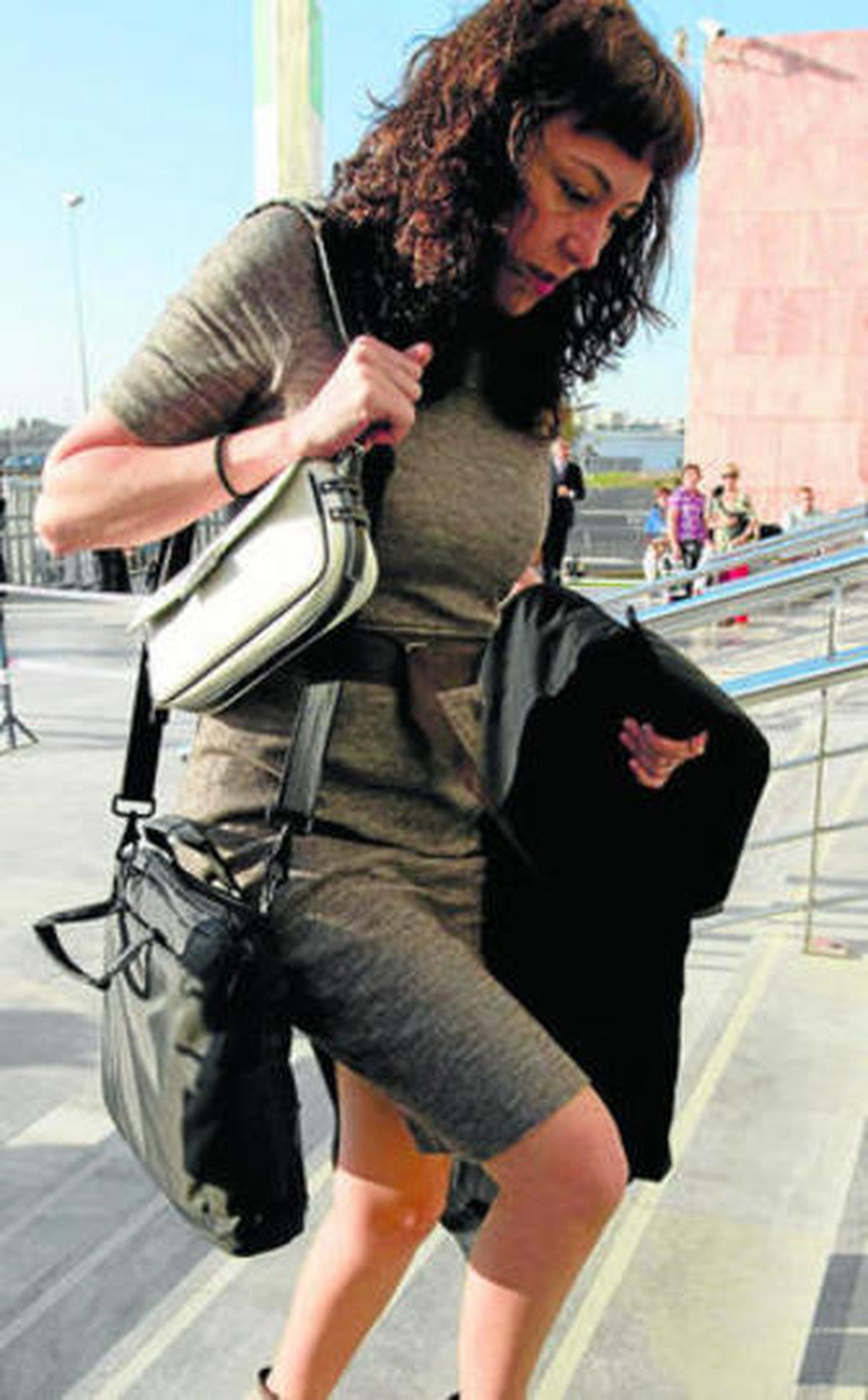 La abogada de Roca a la entrada de la Audiencia Provincial.