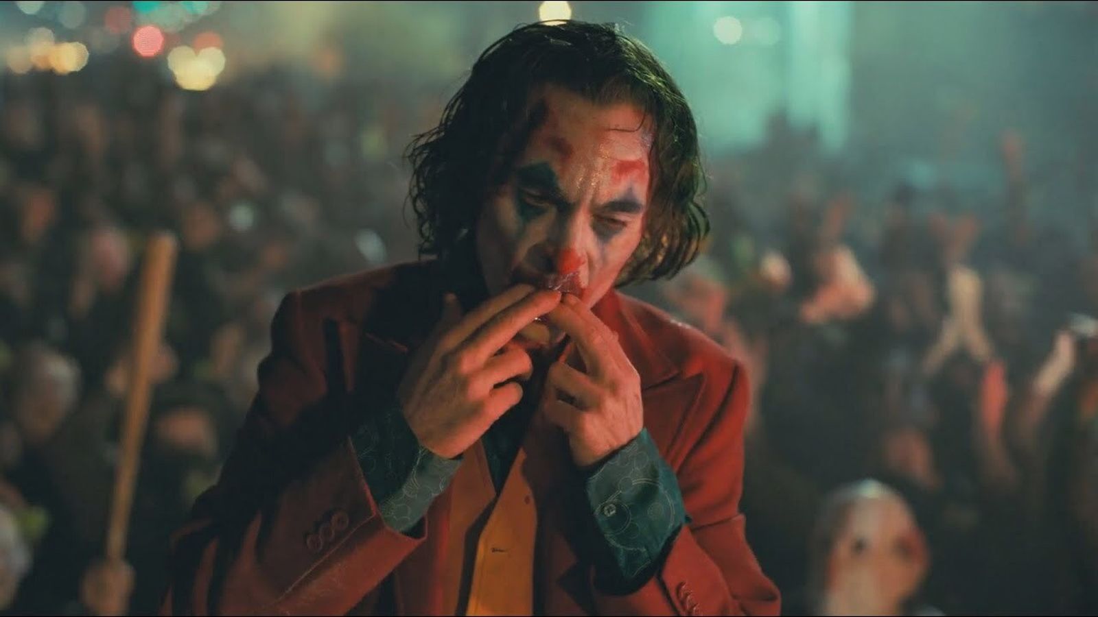 Joaquin Phoenix, en el papel de Joker y abanderando los disturbios que se desatan en la película.