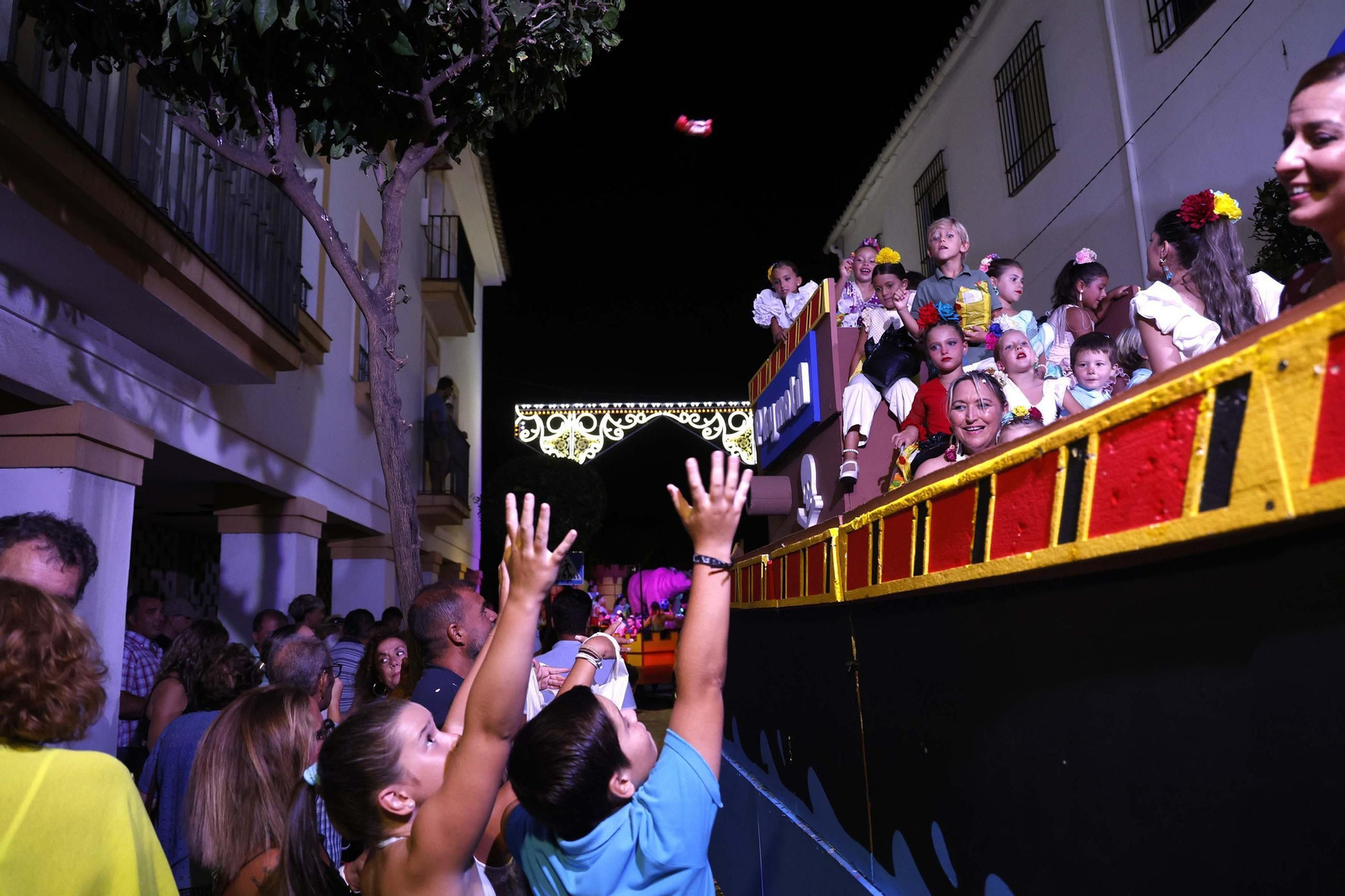 Búscate en las fotos de la cabalgata de la Feria Real de San Roque 2025