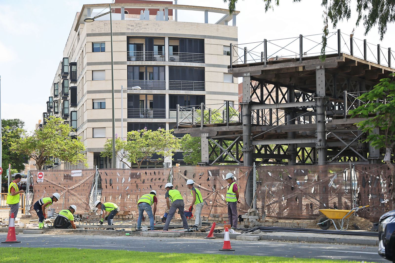 Imágenes del ambiente en el entorno del Paseo de la Ría