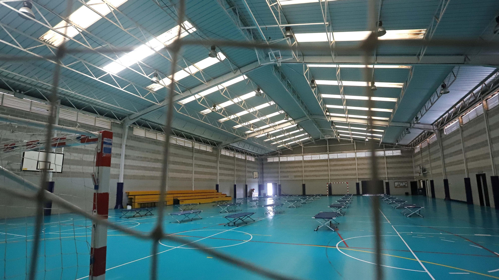 Montaje del albergue de emergencia en El Saladillo